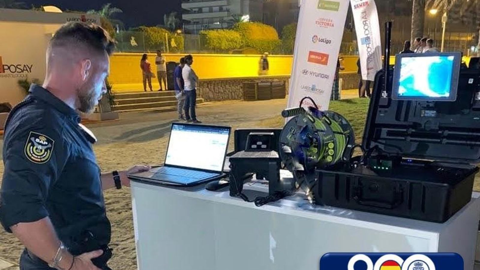 Despliegue policial para intervenir el dron.