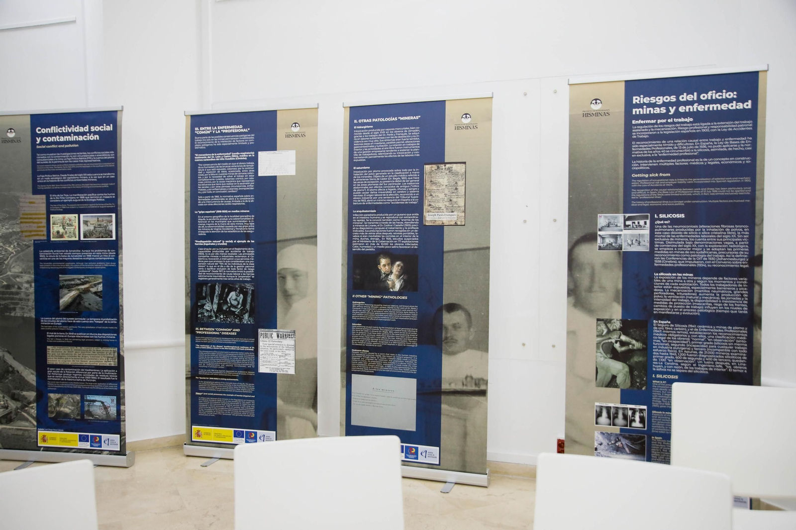 Imágenes de la presentación del documental "Almagrera, un sueño minero" en la biblioteca Villaespesa de Almería