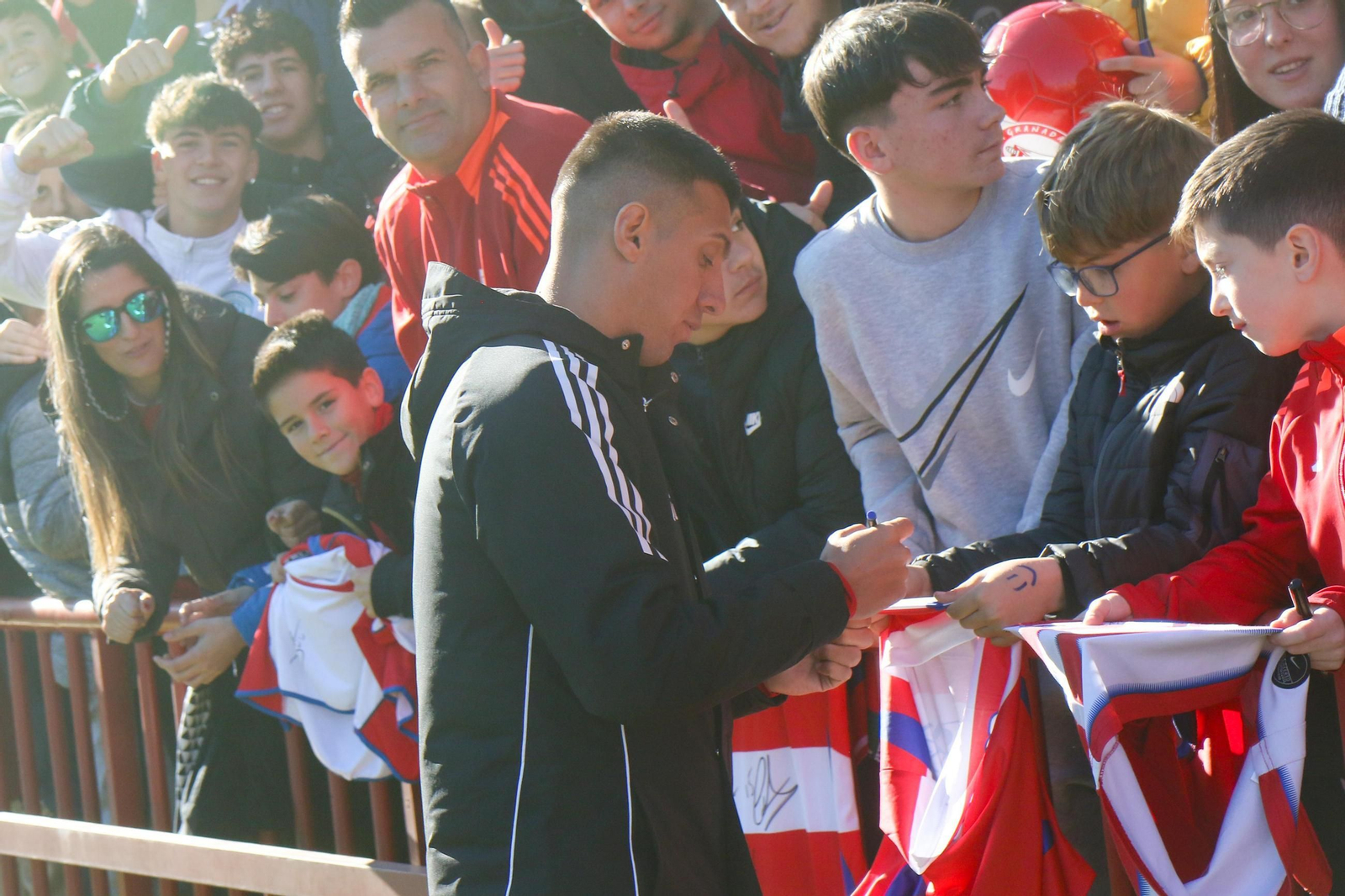 Encuéntrate en Los Cármenes en el entreno del Granada CF