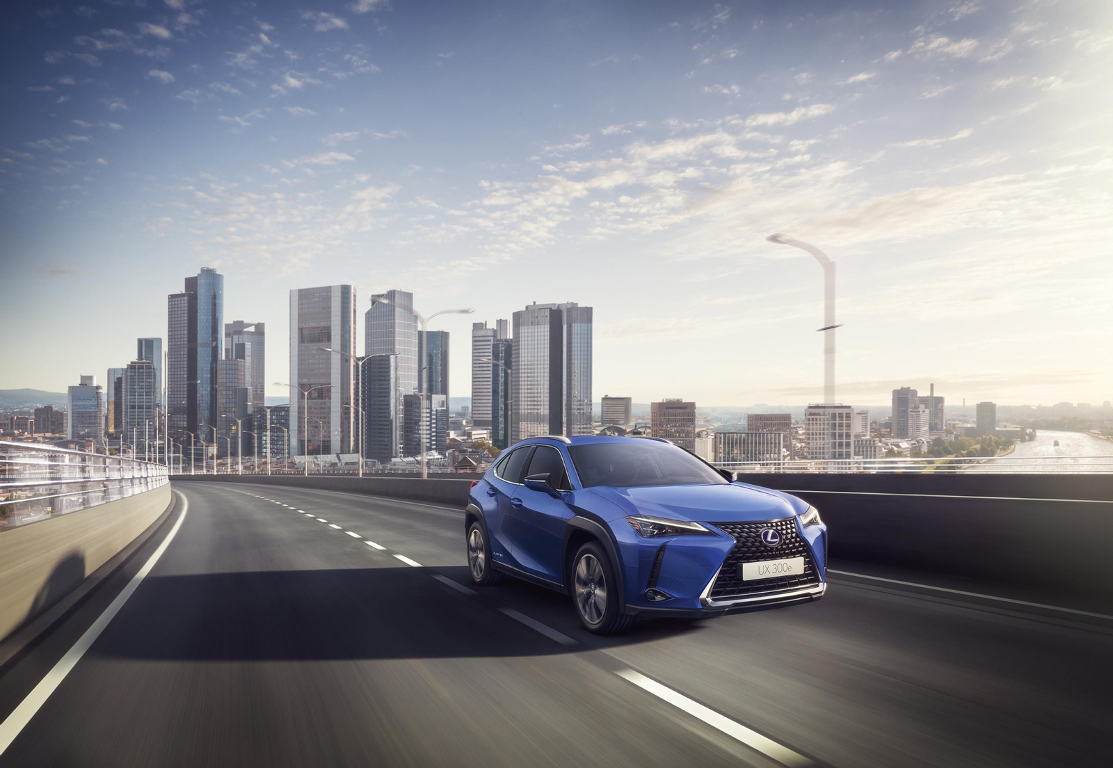 Lexus UX 300e, un crossover eléctrico para el mundo con carácter oriental