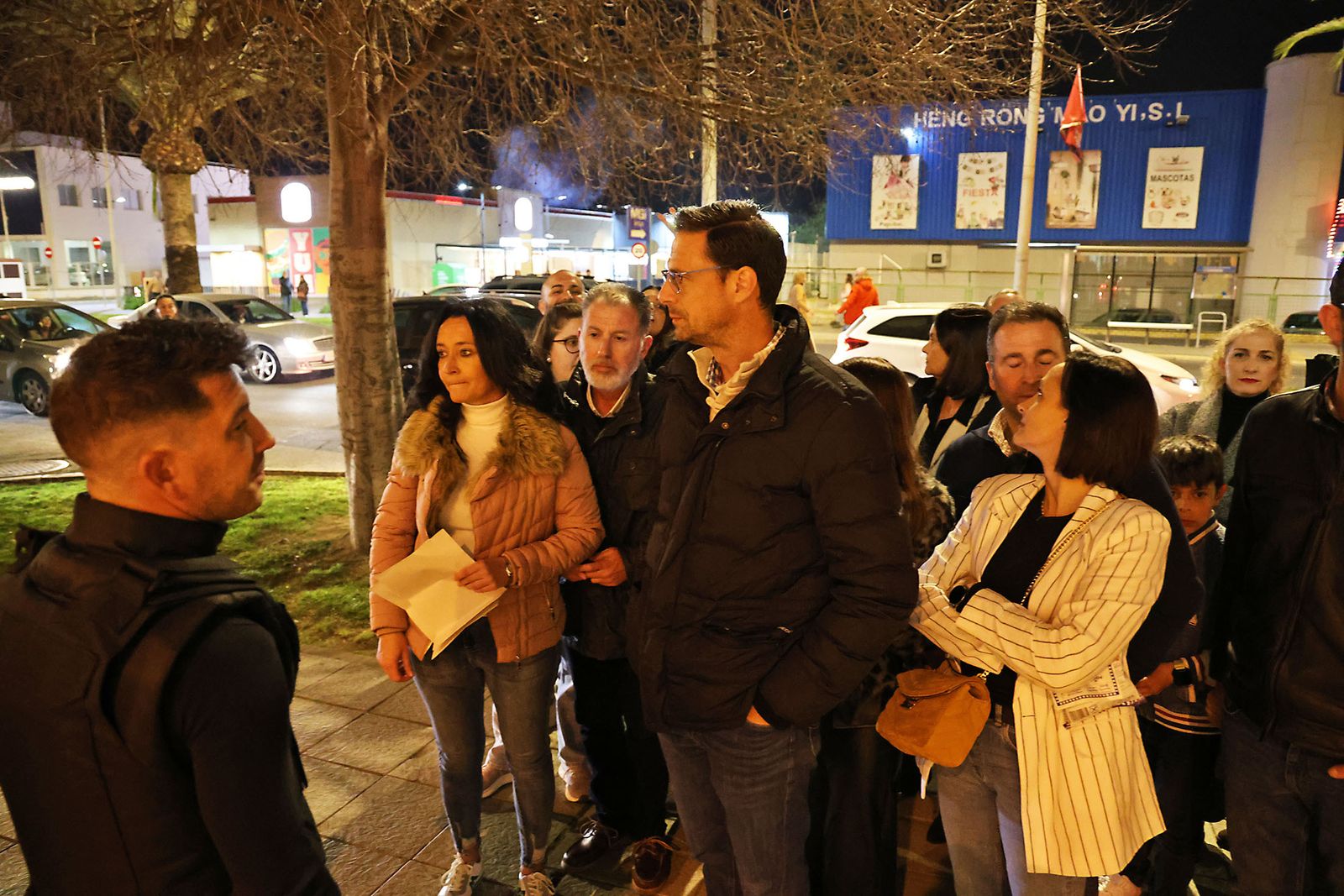 Imágenes del ambiente previo al concierto de Manolo García
