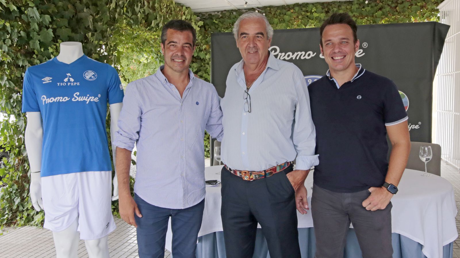 José Pérez Herrera también asistió al acto de presentación en Universo Santi.