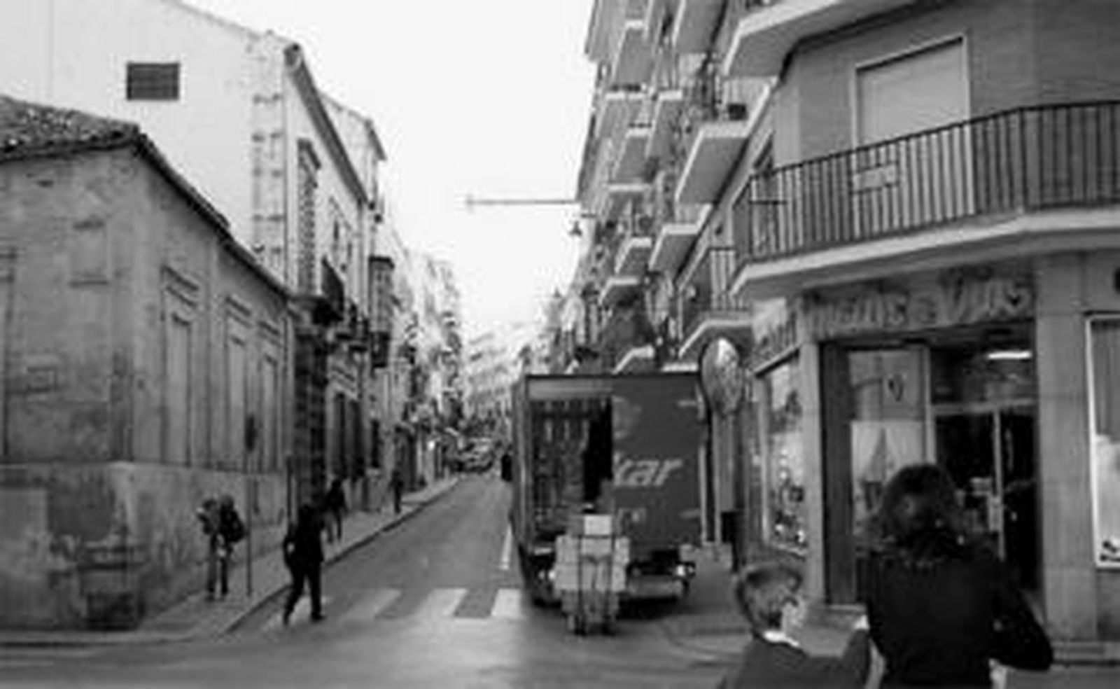 La calle Lucena es una de las más transitadas y con más solera del municipio antequerano.