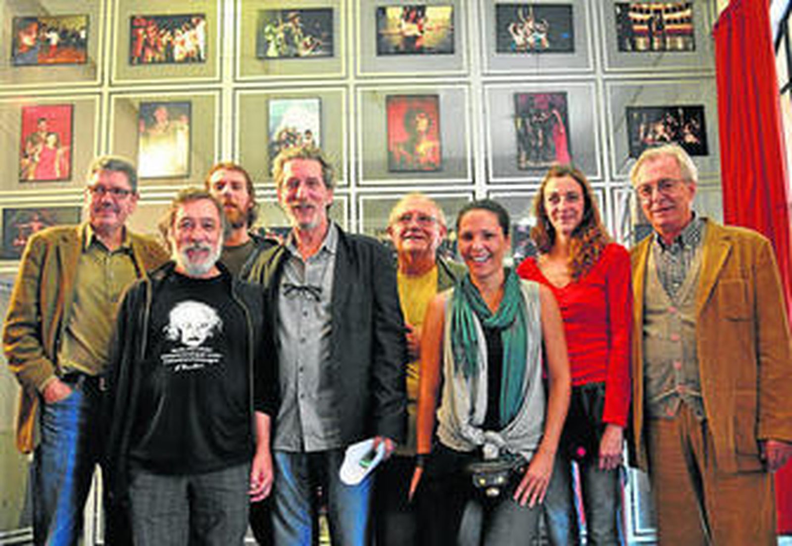 Actores como Dechent y Quintana respaldaron a Carrión y Álvarez-Ossorio en la rueda de prensa.