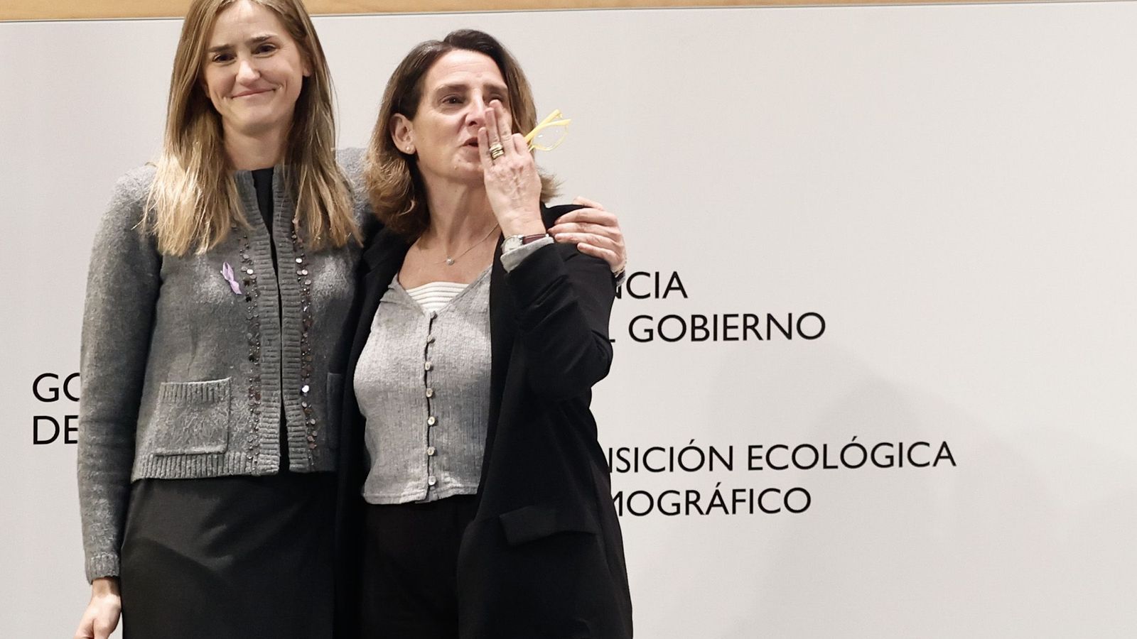 Sara Aagesen y Teresa Ribera, este lunes en el Ministerio de Transición Ecológica.