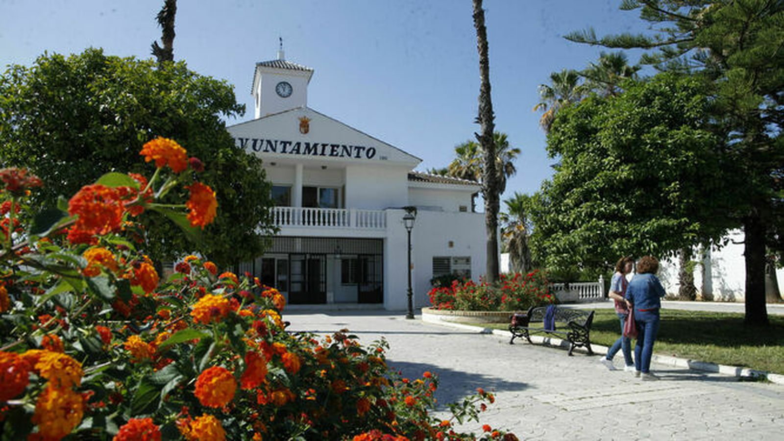 El Ayuntamiento de Espartinas.