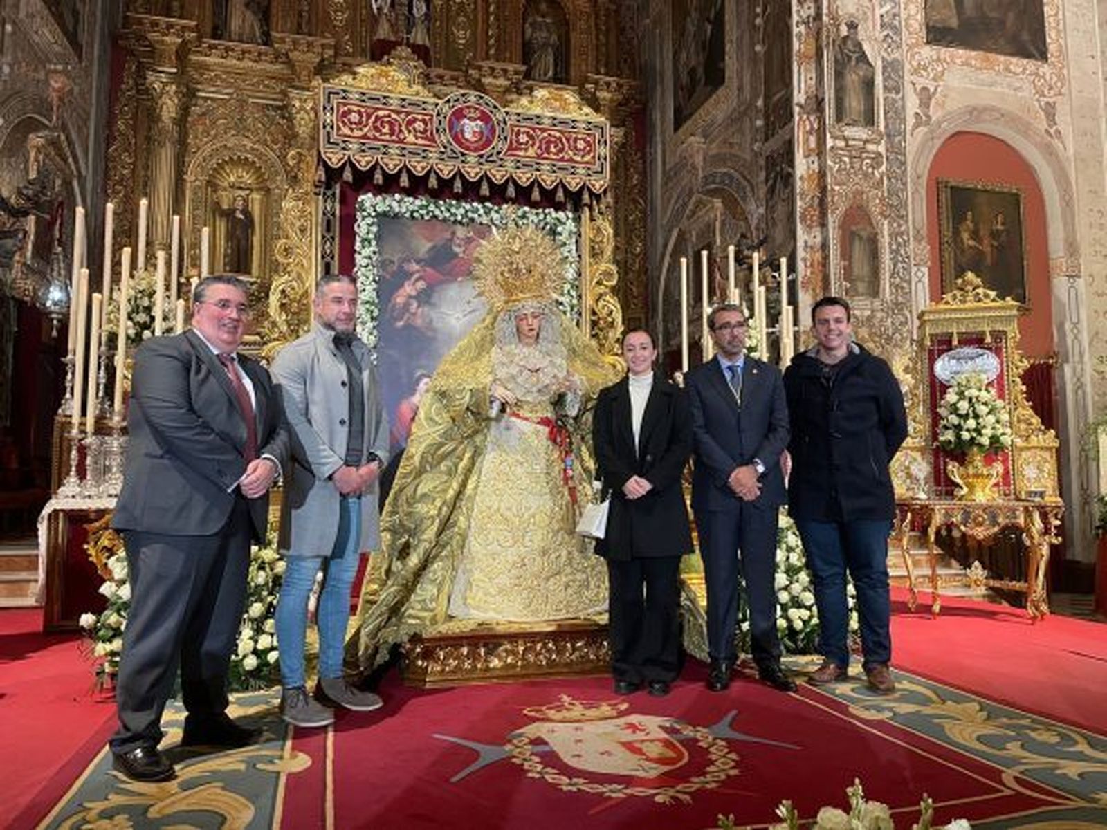Miembros de la Oliva y la junta de gobierno la tarde de la firma