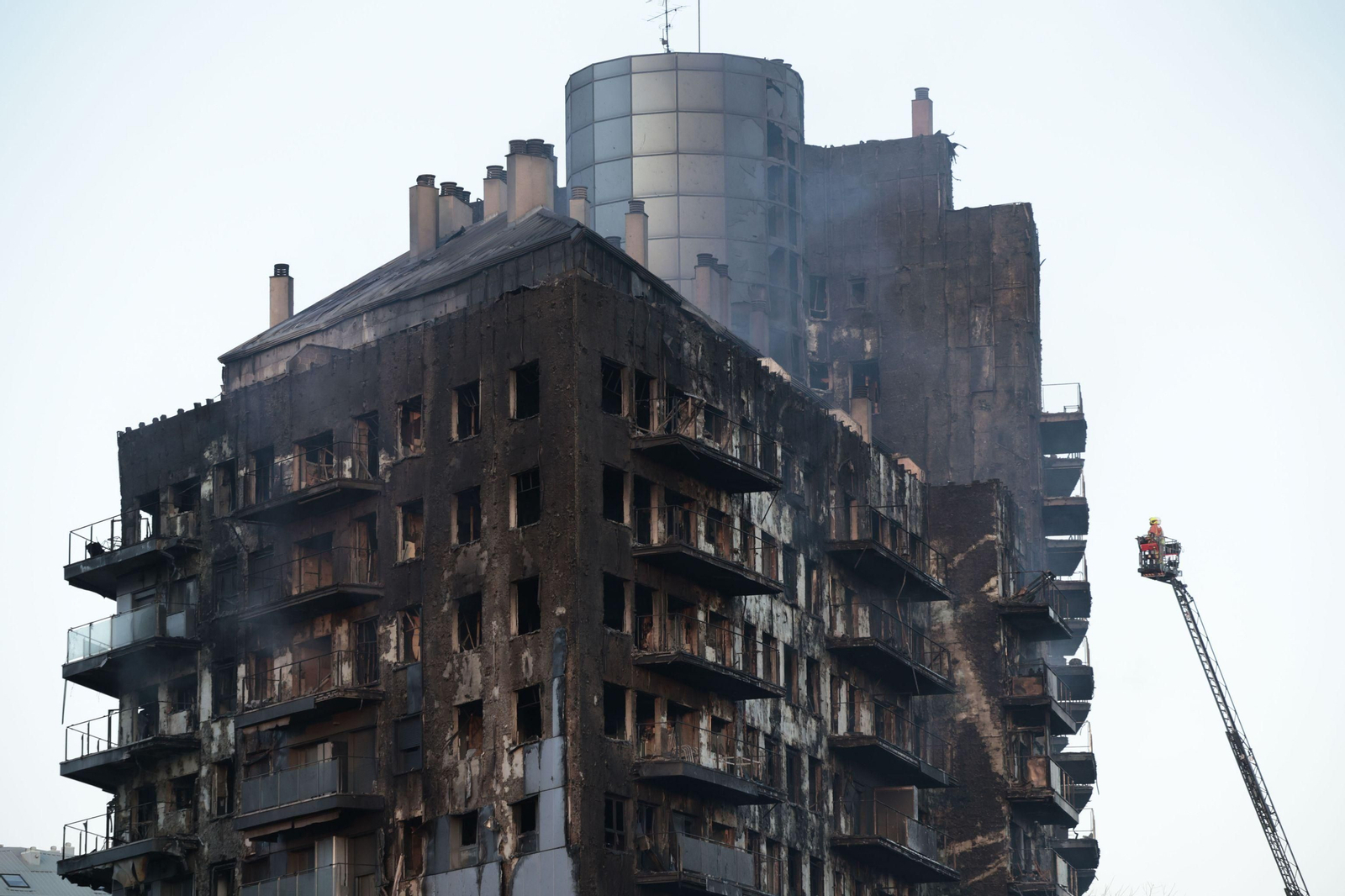 Así ha quedado el residencial devorado por las llamas en Valencia Así ha quedado el residencial devorado por las llamas en Valencia