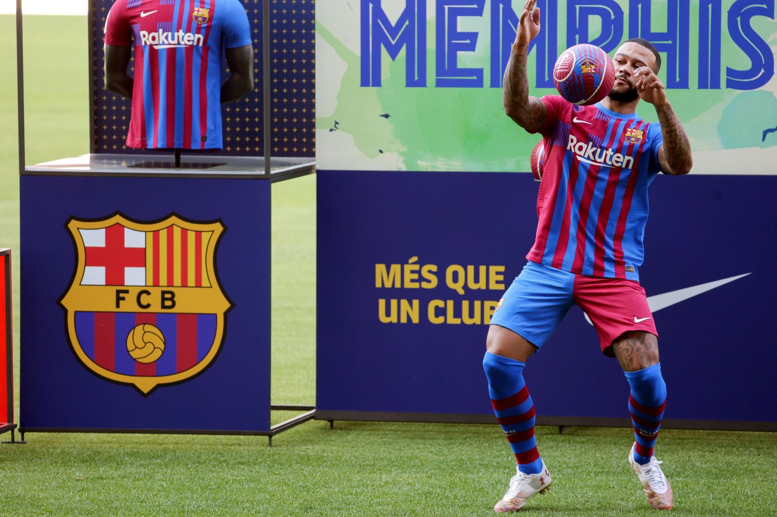 Depay, en su presentación.