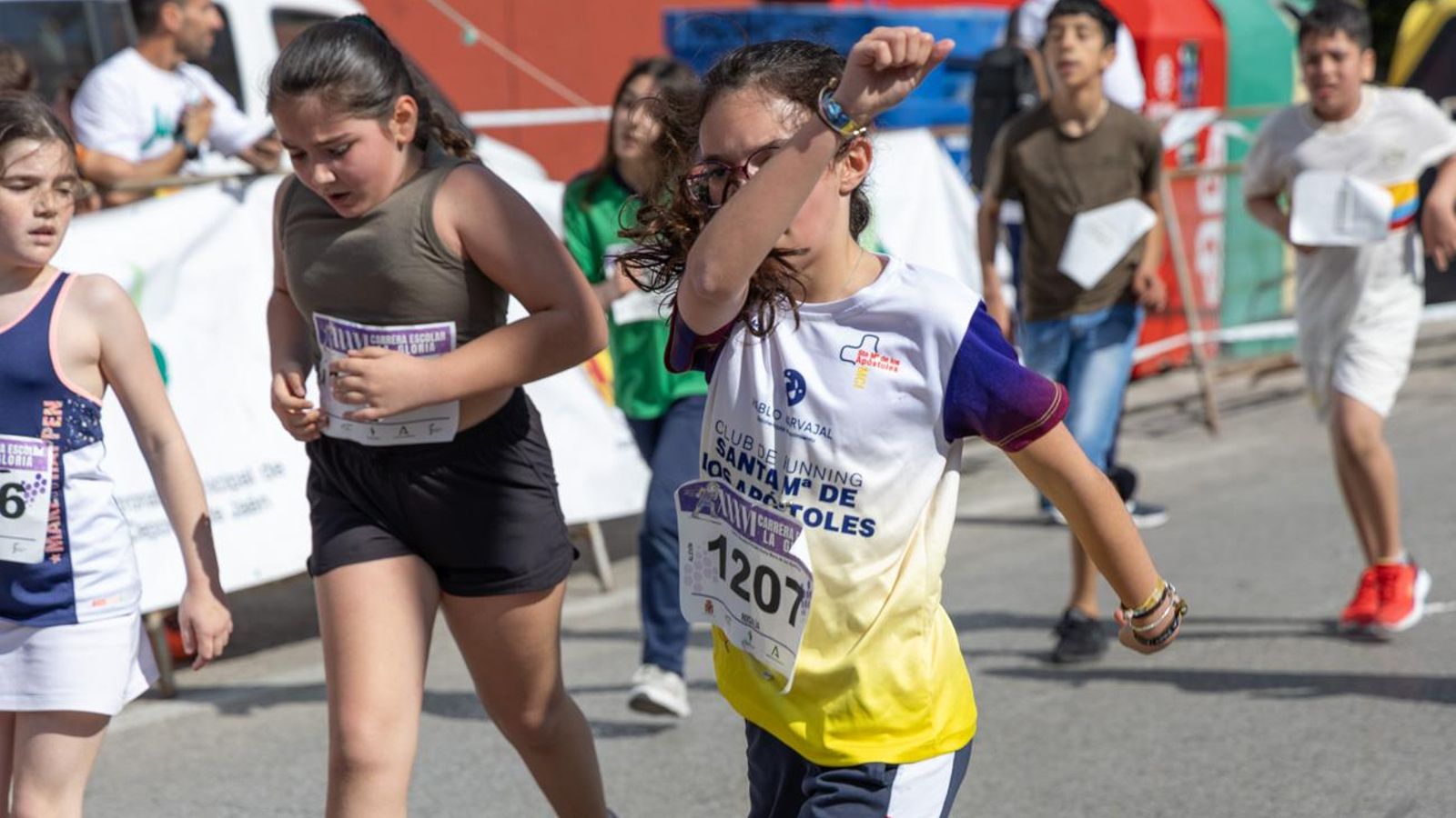 La carrera escolar de “La Gloria” que aúna inclusión y solidaridad, en imágenes