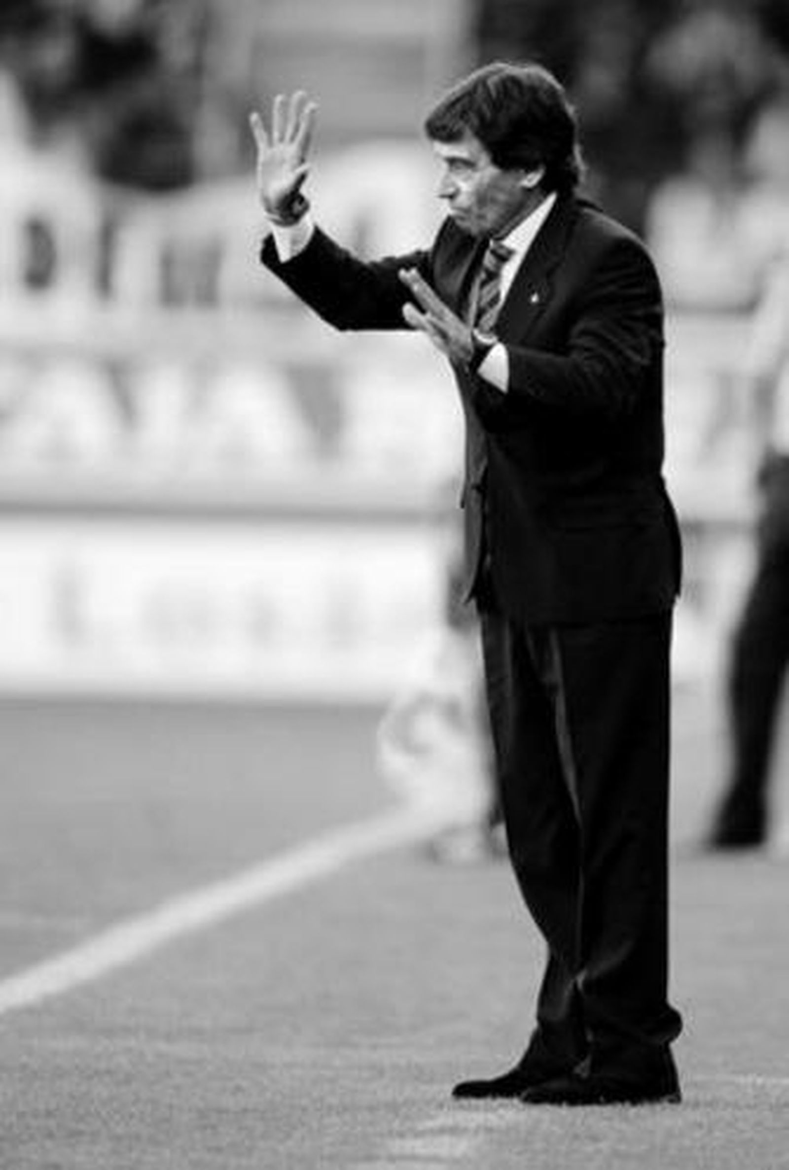 Paco Chaparro da instrucciones desde el área técnica.