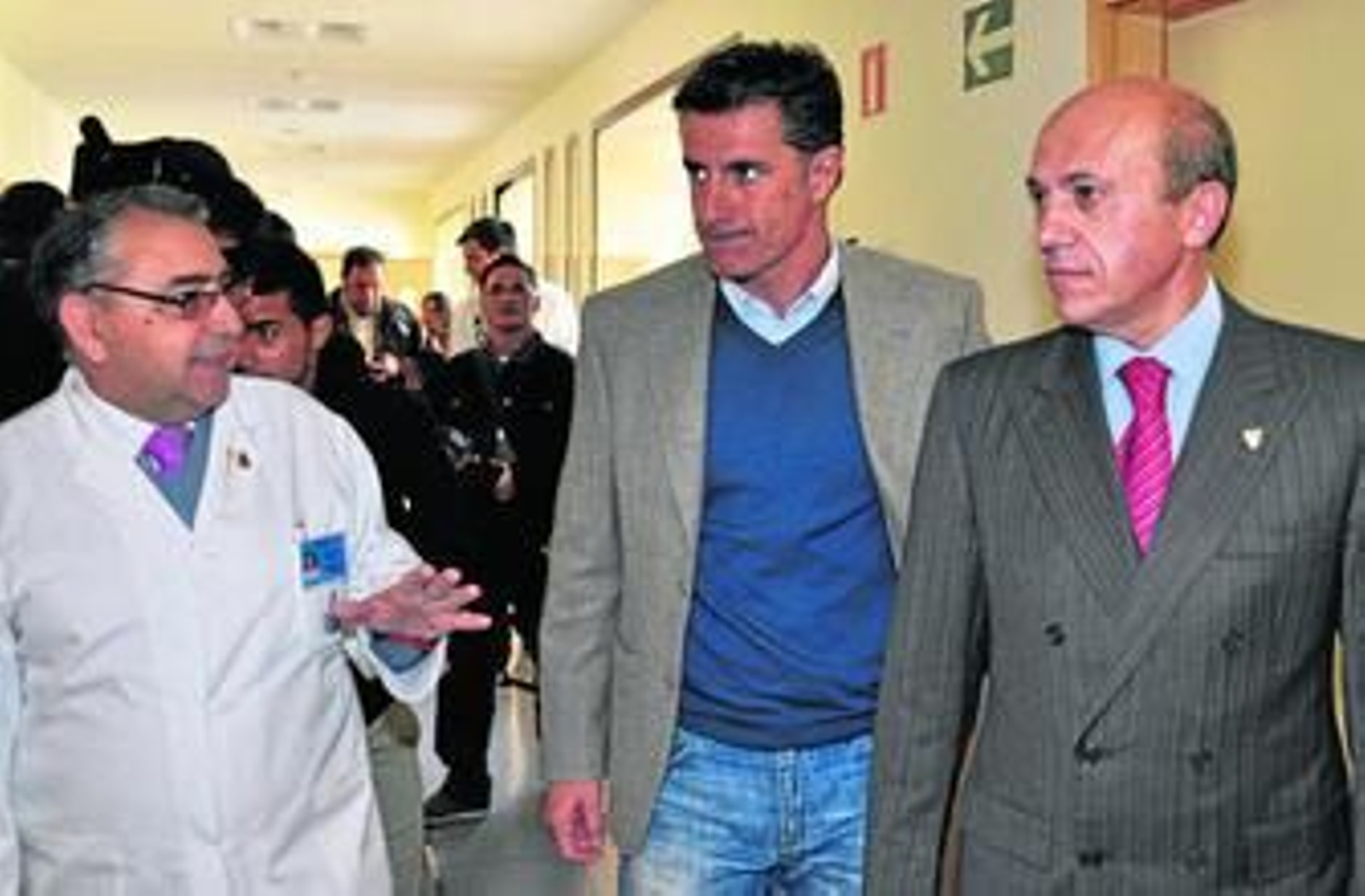 Míchel y Del Nido, al mediodía de ayer en la visita a la Ciudad de los Niños de San Juan de Dios en Alcalá de Guadaíra.