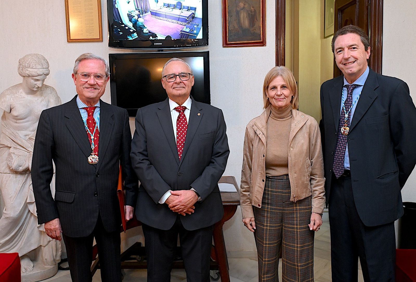 El doctor José Miguel Merino ingresa en la Real Academia de San Dionisio de Ciencias, Artes y Letras como académico.
