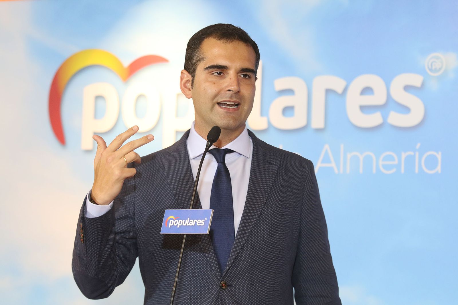 Las imágenes de la visita de Juanma Moreno a Almería