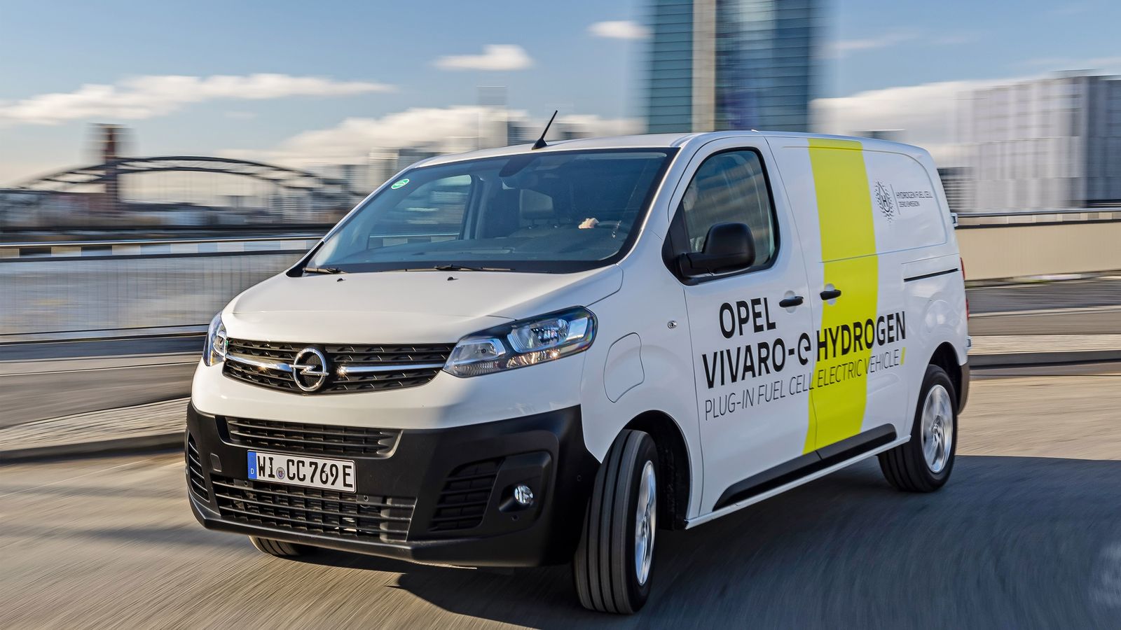 Desde diciembre, está en marcha la producción de las versiones con pila de combustible de los Opel Vivaro y Peugeot Traveller.