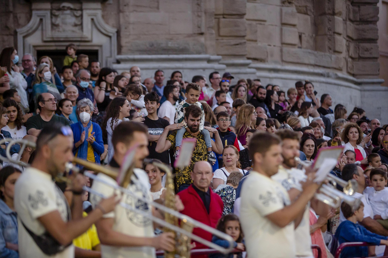 Noche de San Juan en Cádiz: Imágenes de la quema de los juanillos