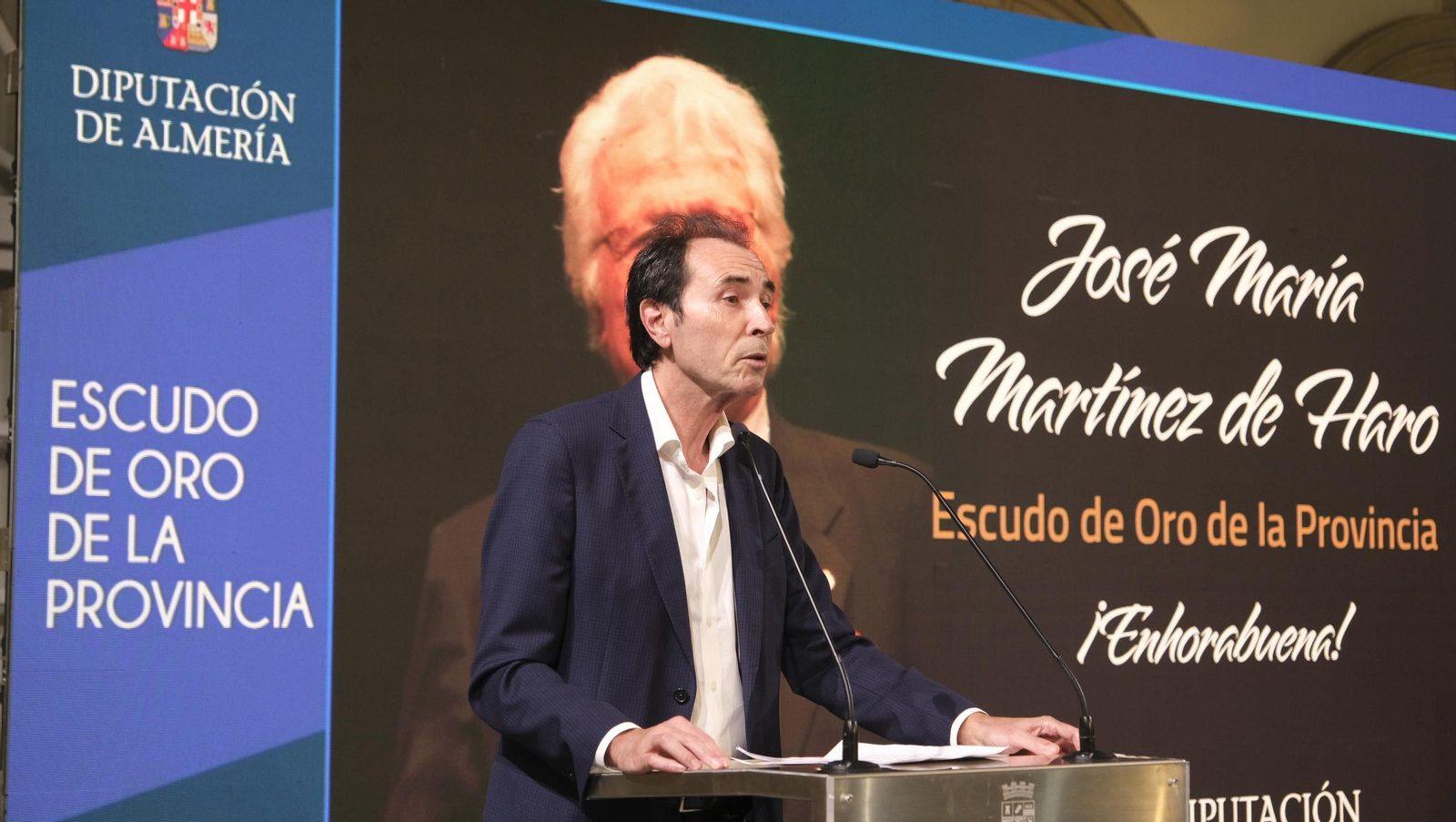 Imágenes de la entrega del Escudo de Oro de la Provincia de Almería a José María Martínez de Haro