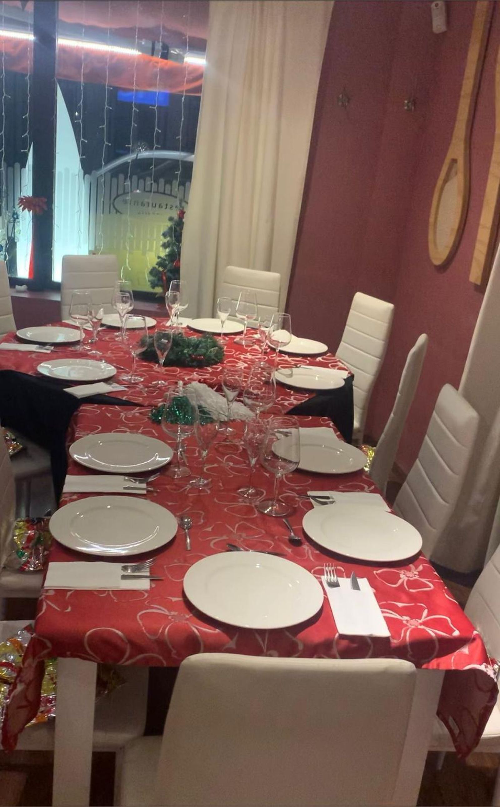 El restaurante destaca por su gran decorado.