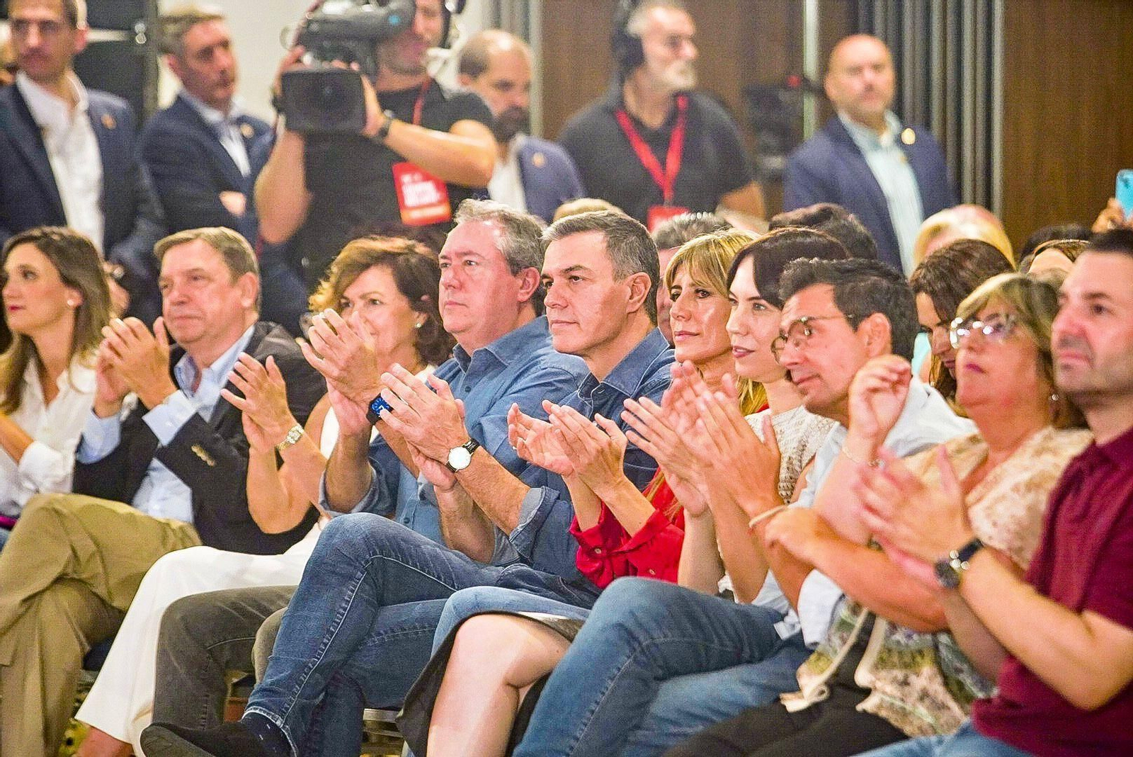 Las mejores imágenes del primer mitin de Pedro Sánchez tras recibir el encargo de formar gobierno por parte del Rey