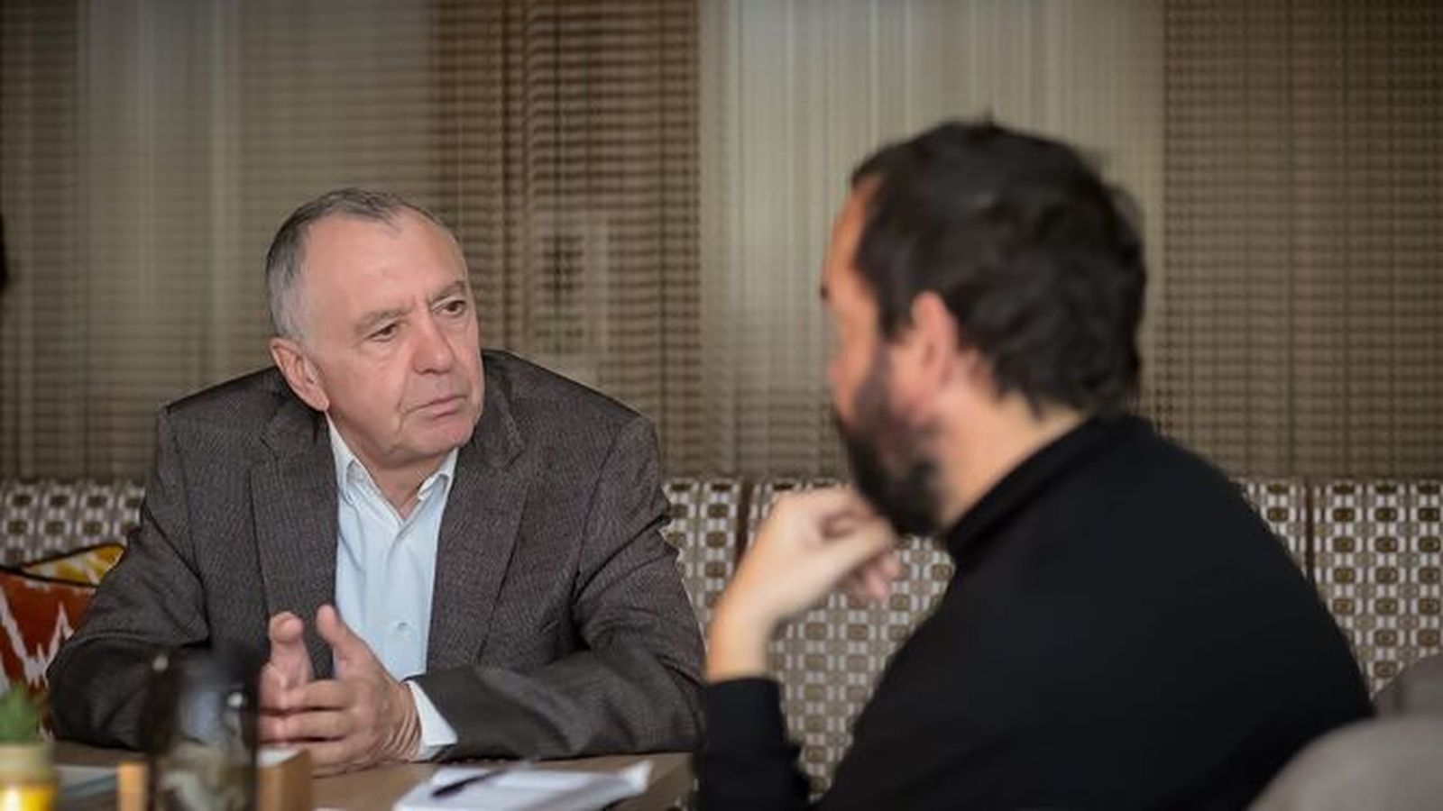 Un momento de la entrevista con Lipovetsky.