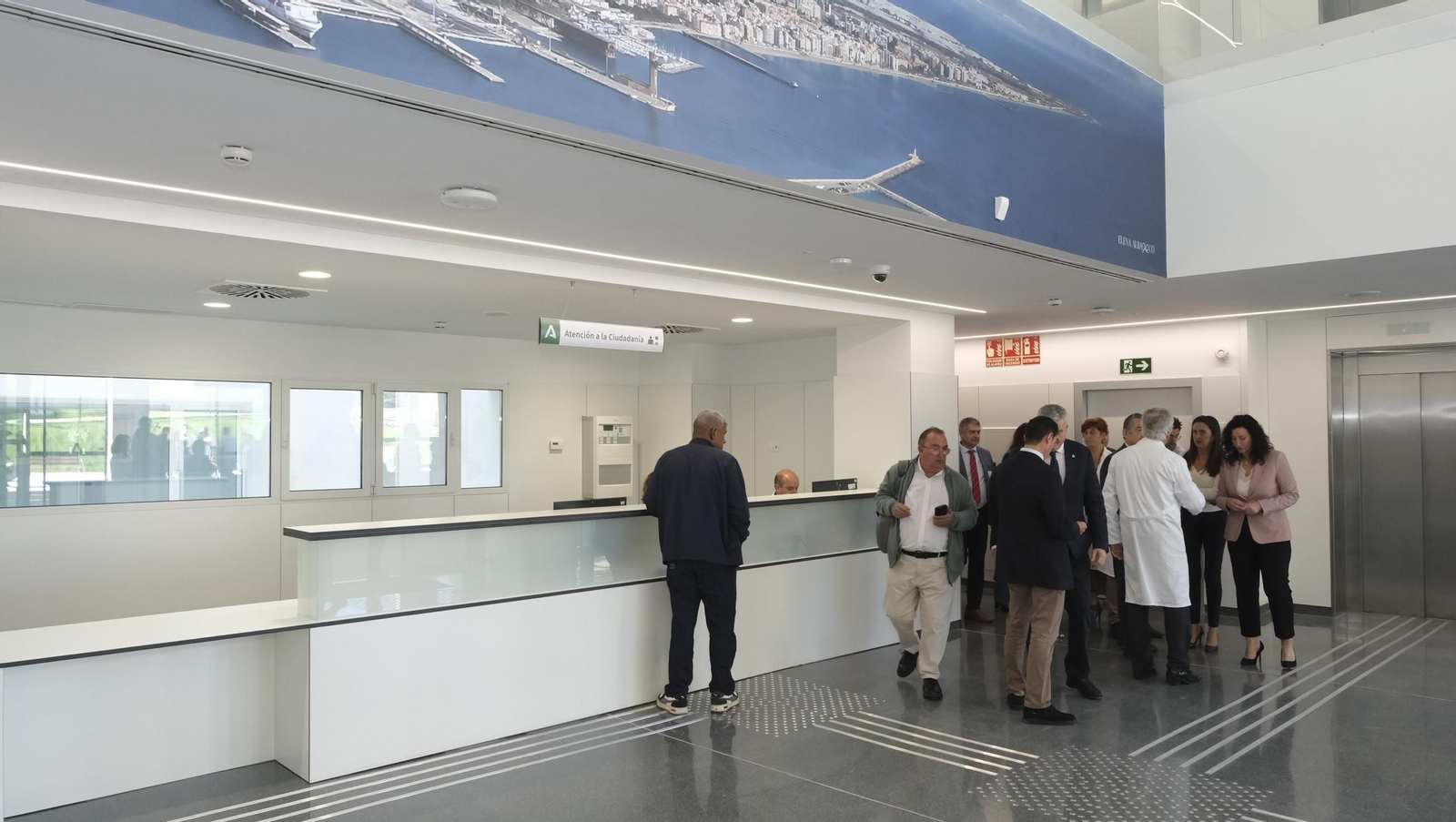 Visita del Consejero de Salud, Antonio Sanz, al nuevo edificio de consultas externas del Hospital Torrecárdenas, en imágenes