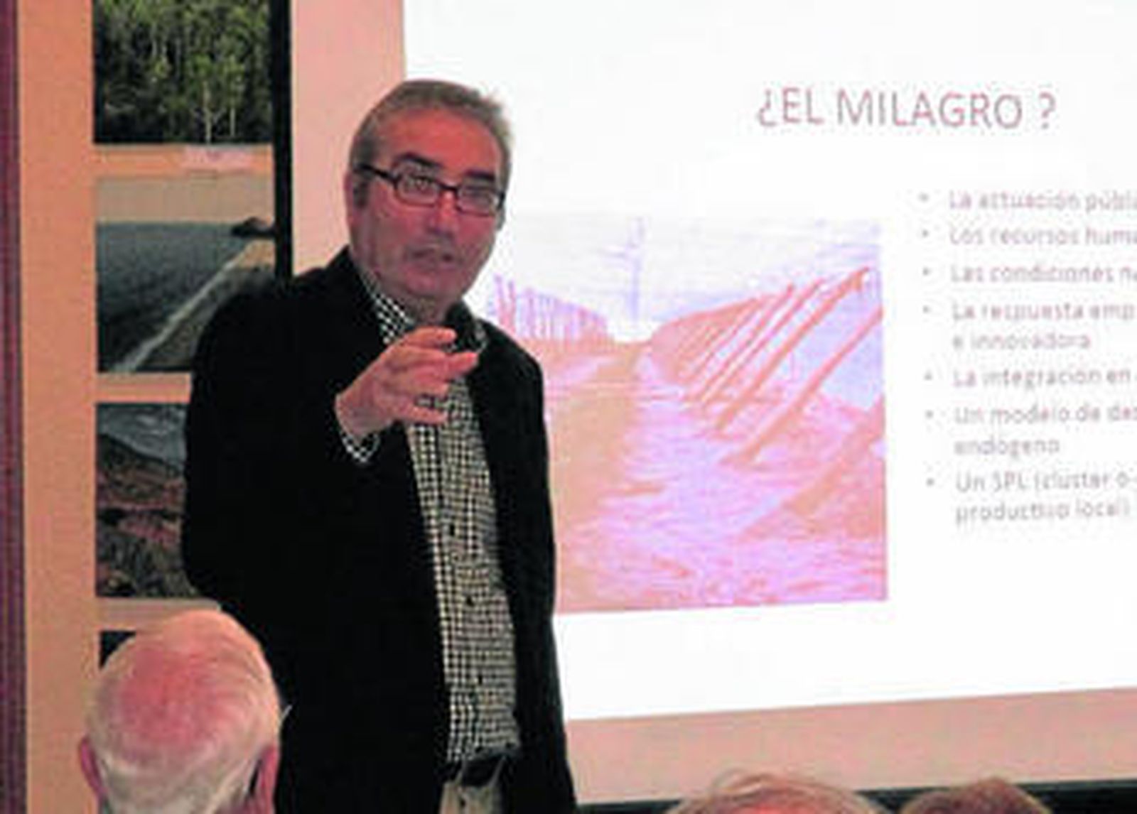 El conferenciante se refiere al milagro almeriense.