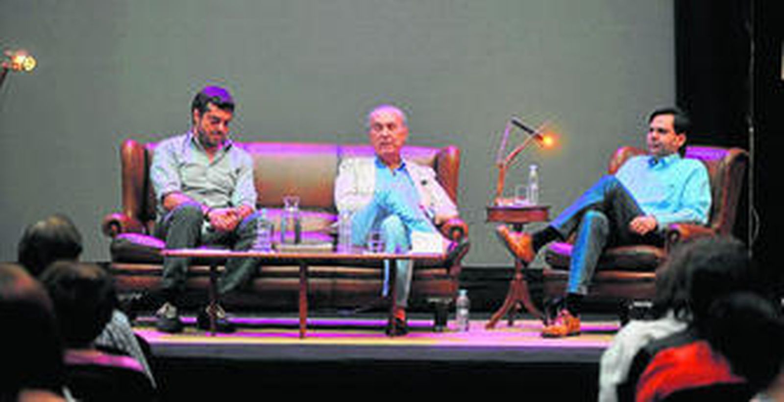 Joaquín Pérez Azaústre, Luis Alberto de Cuenca y José Luis Rey, en el homenaje a Rubén Darío.
