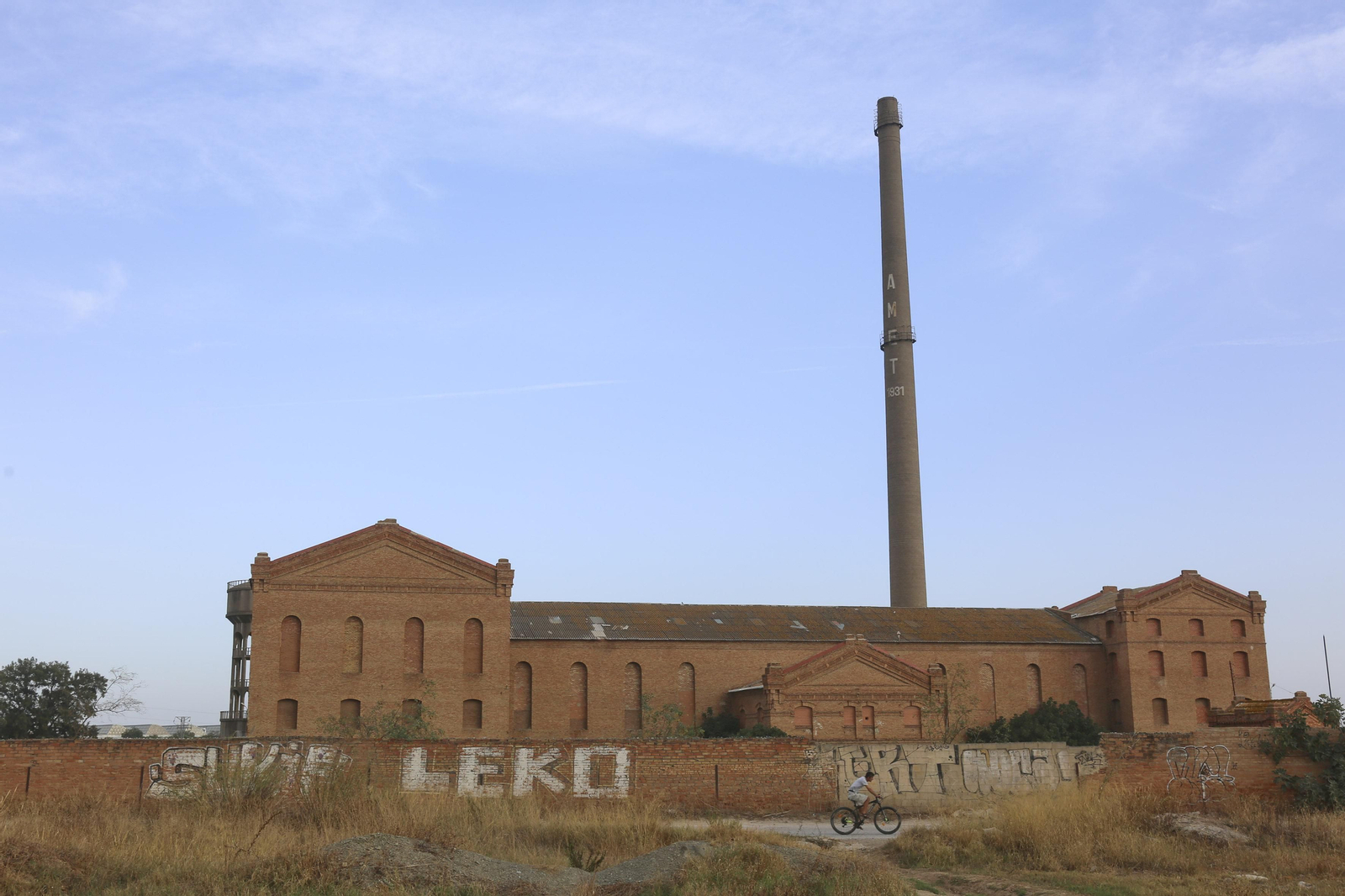 Fachada del edificio de  La Corchera.