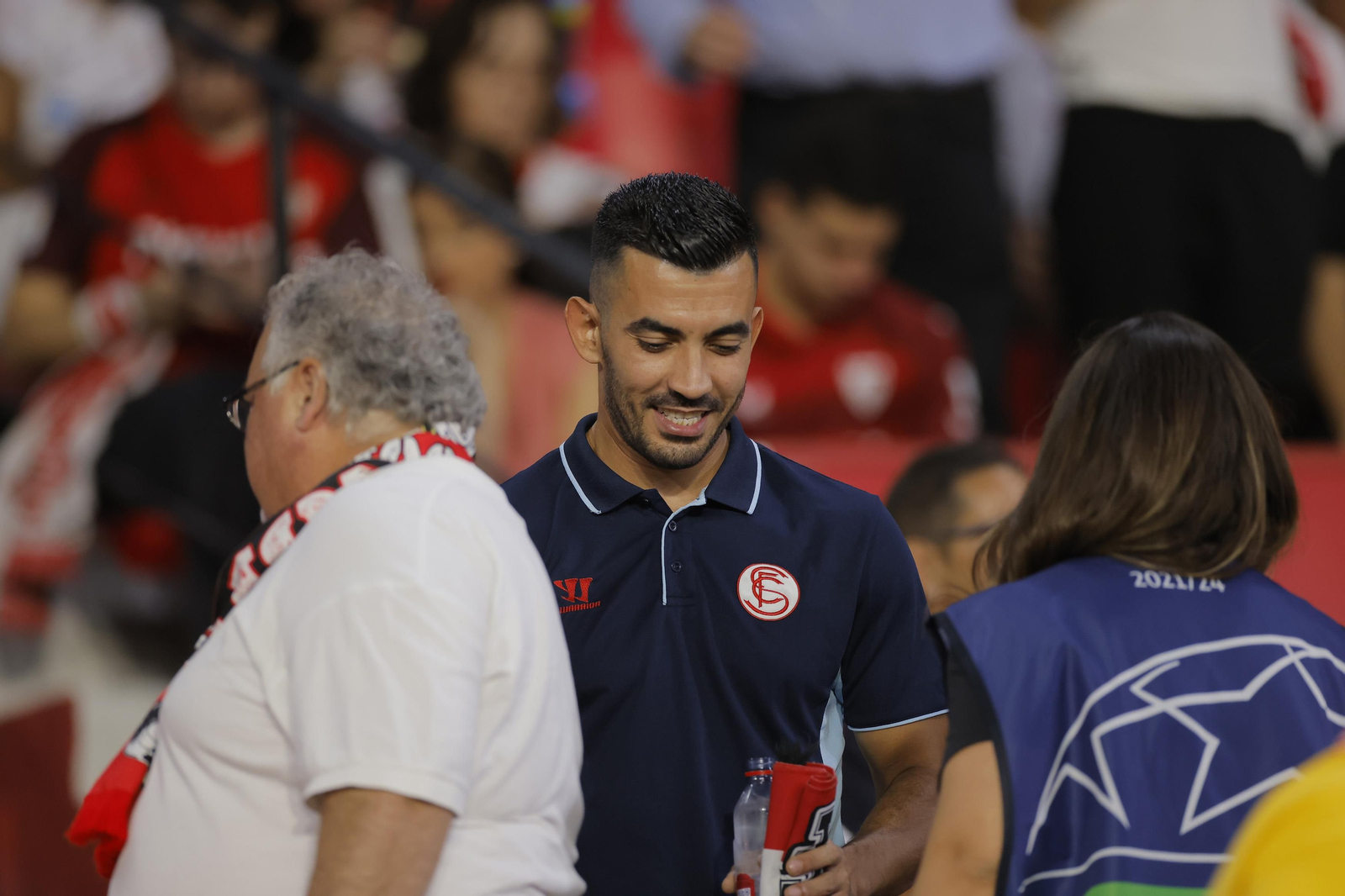 Búscate en las fotos del Sevilla-Lens