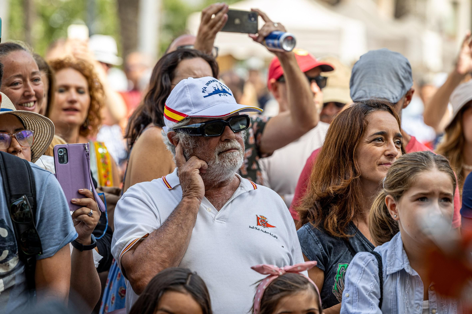 Búscate en SailGP Cádiz: La ciudad disfruta del ambiente del domingo con las actividades, las carreras y los bares