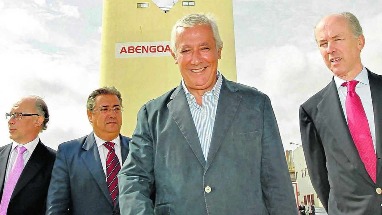 Cristóbal Montoro, Juan Ignacio Zoido, Javier Arenas y Felipe Benjumea, en 2011, en una visita a la planta Solúcar de Abengoa en Sanlúcar la Mayor.