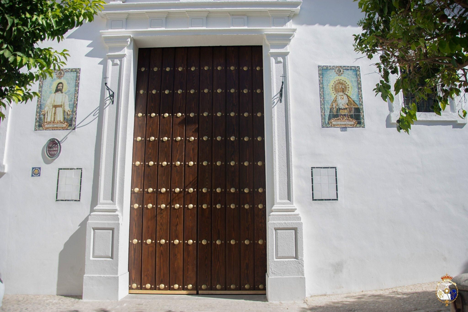Aspecto actual de la fachada principal de la iglesia de Santiago