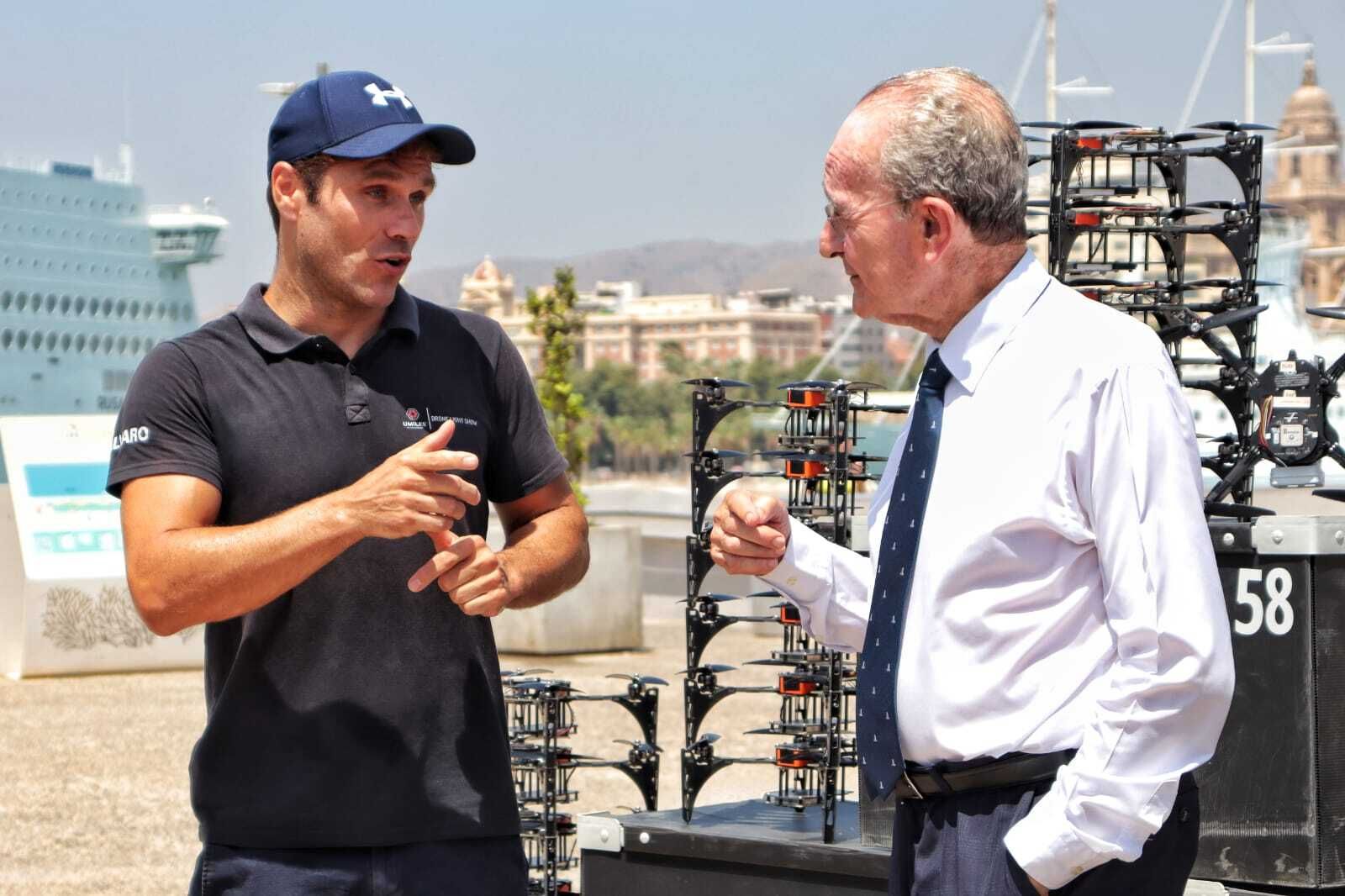 La instalación de los fuegos y drones para arrancar la Feria, en fotos