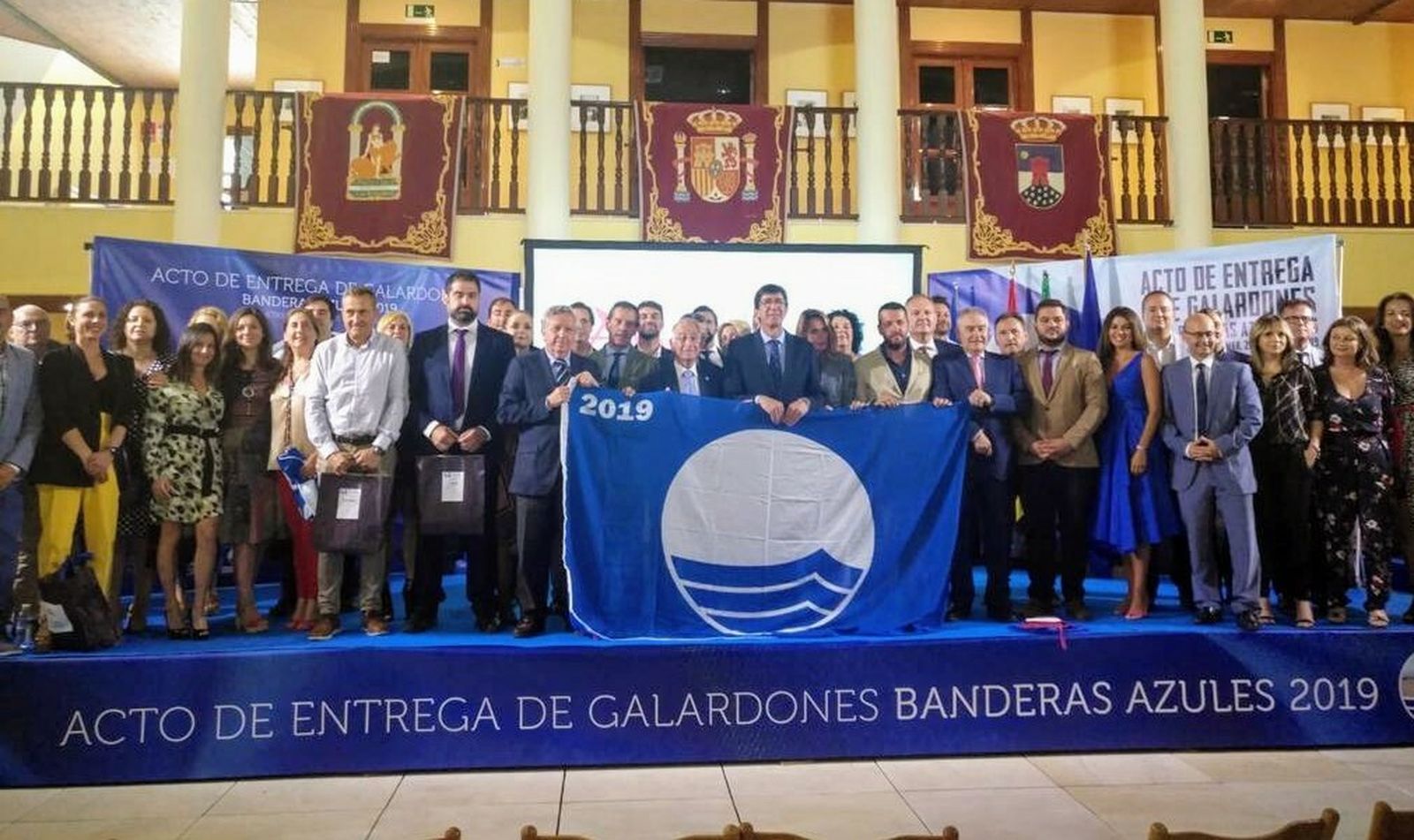 Rota ha recibido hoy sus diez banderas azules en un acto celebrado en Roquetas de Mar.