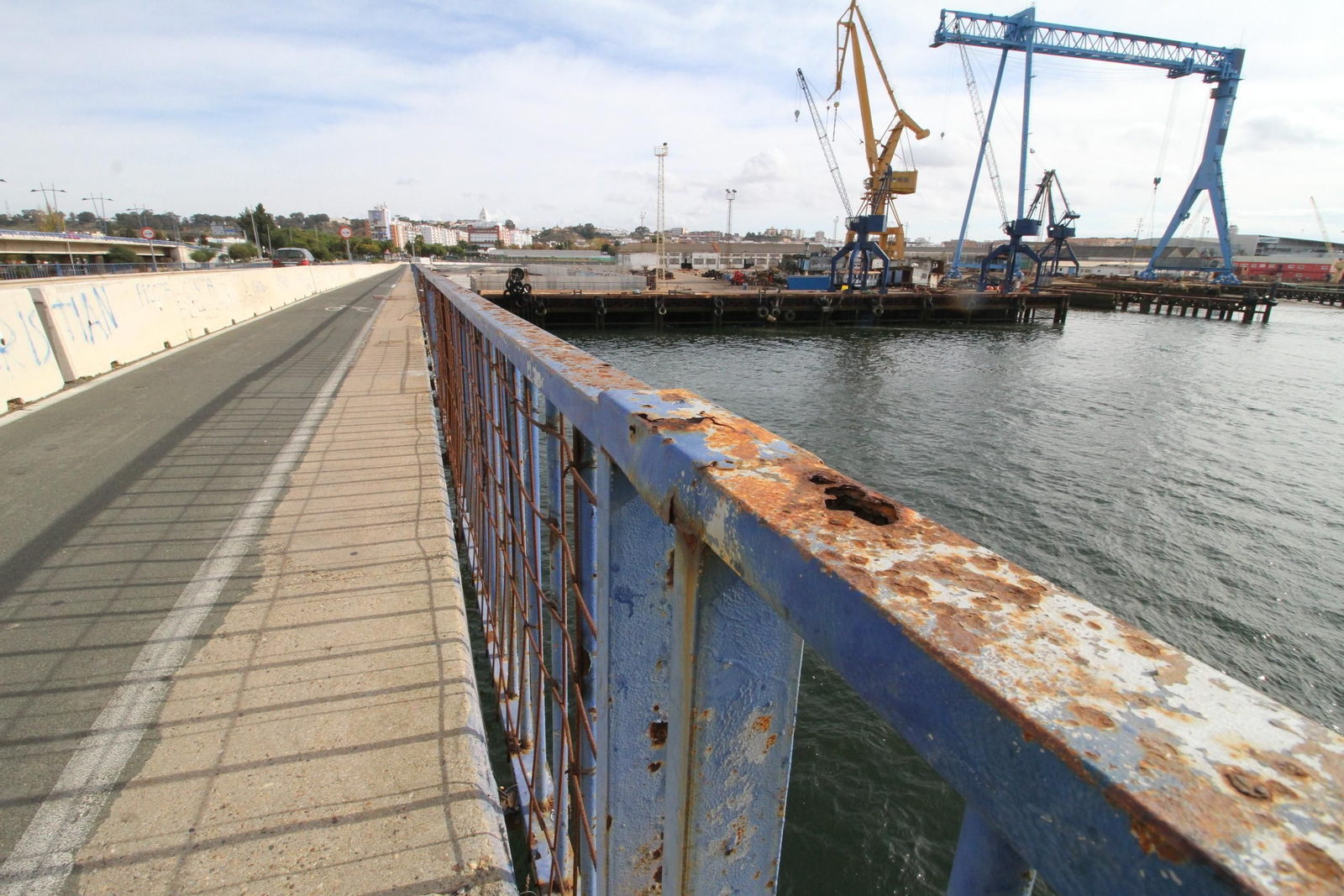 Imágenes del mal estado del puente Sifón.