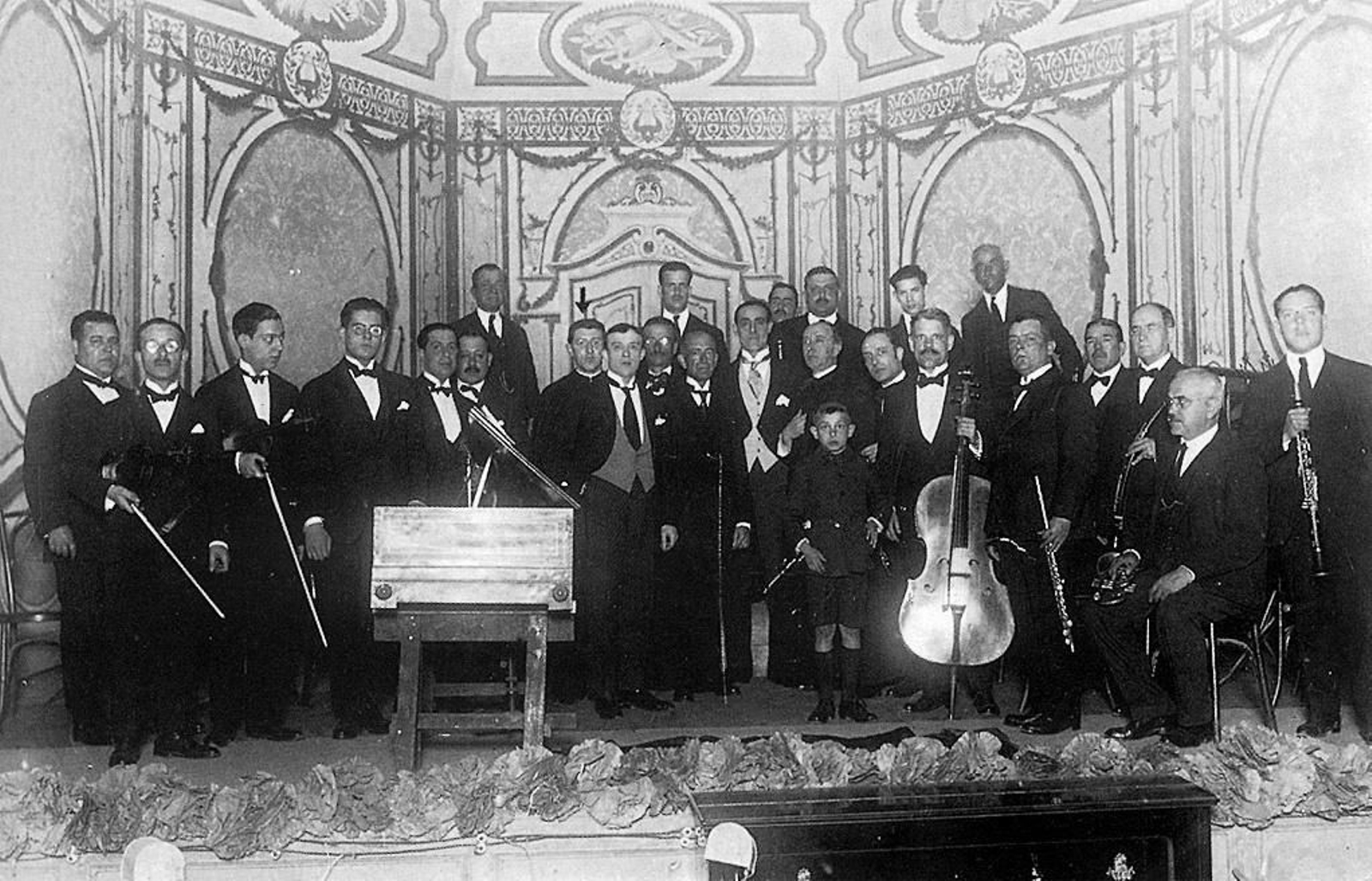 Manuel de Falla con la Orquesta Bética de Cámara.
