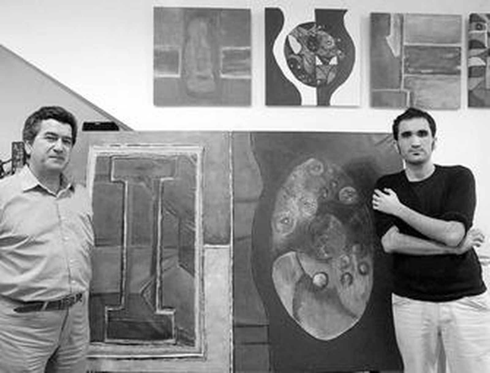 Carlos Soto Izquierdo y Carlos Soto Trelles, junto a las obras que expondrán en la José Luis Cano.