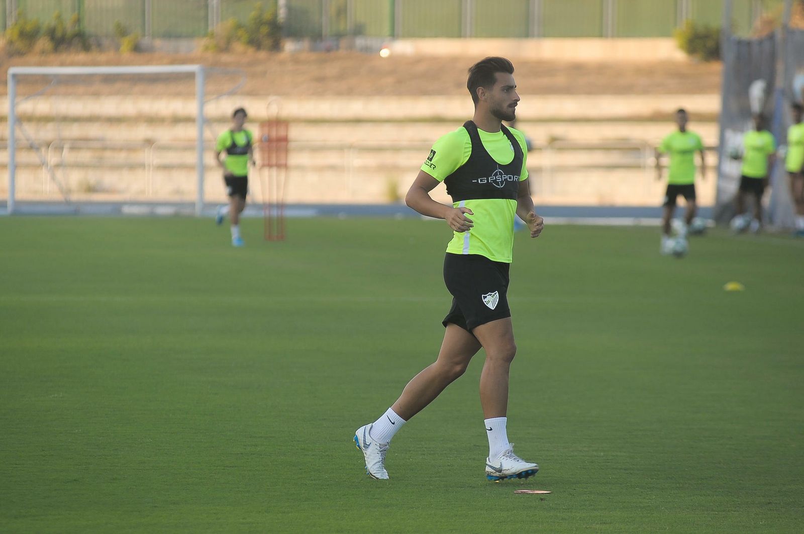 Las fotos del entrenamiento del Málaga CF tras la tormenta