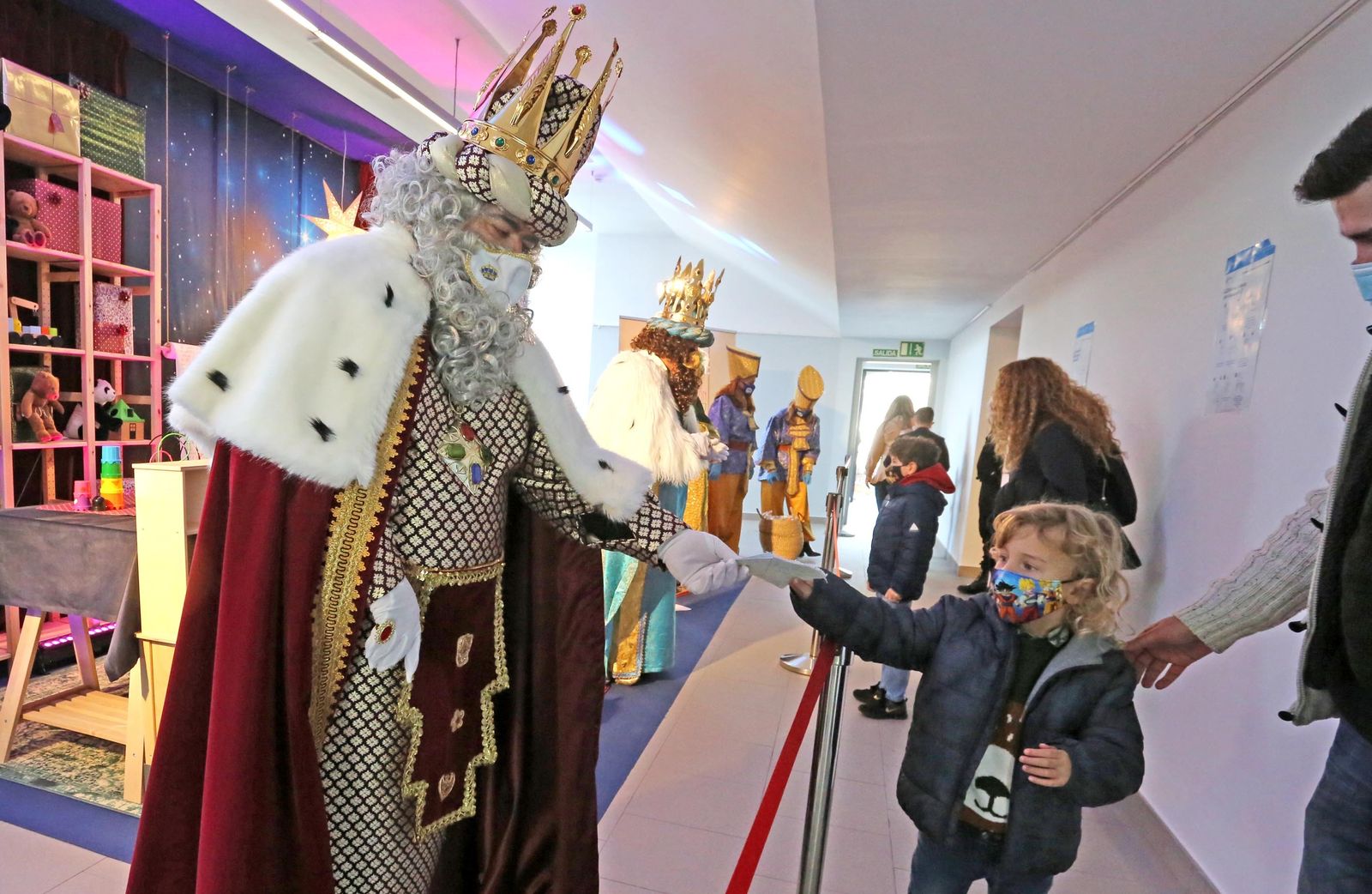 Los niños han estado más cerca que nunca de los Reyes Magos y han podido interactuar con Sus Majestades.