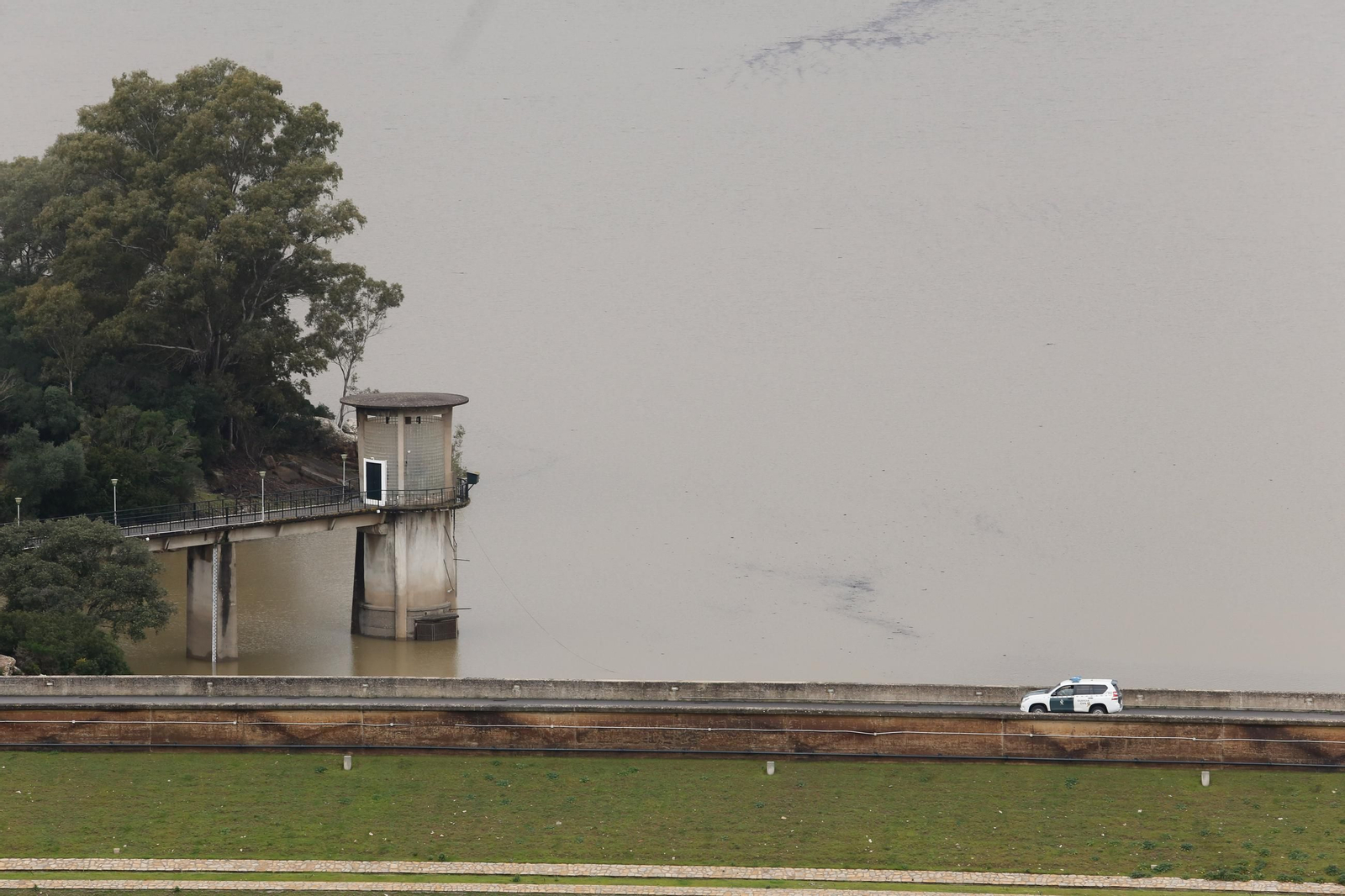 Desembalse del pantano de Guadarranque tras la borrasca Martinho, en imágenes