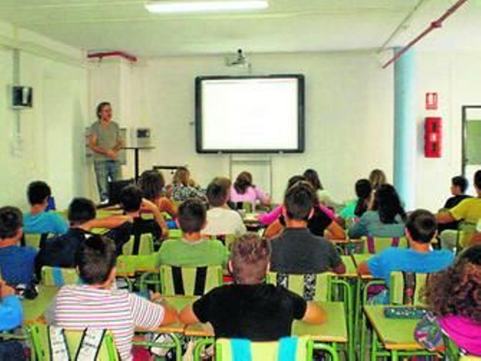 Momento del taller impartido en el IES Ciudad de Dalías.