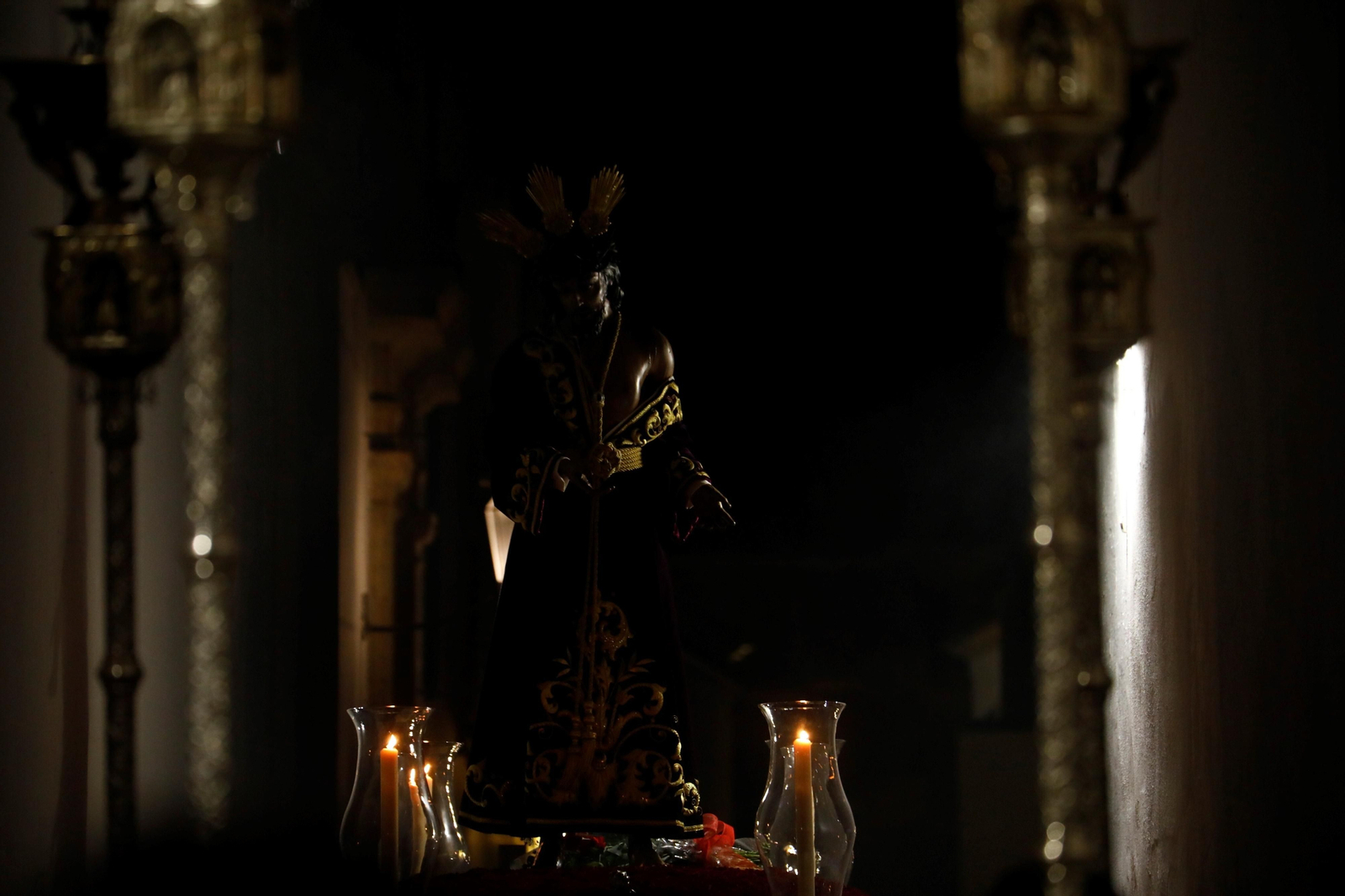 El vía crucis del Señor de la Humildad y Paciencia de Córdoba, en imágenes