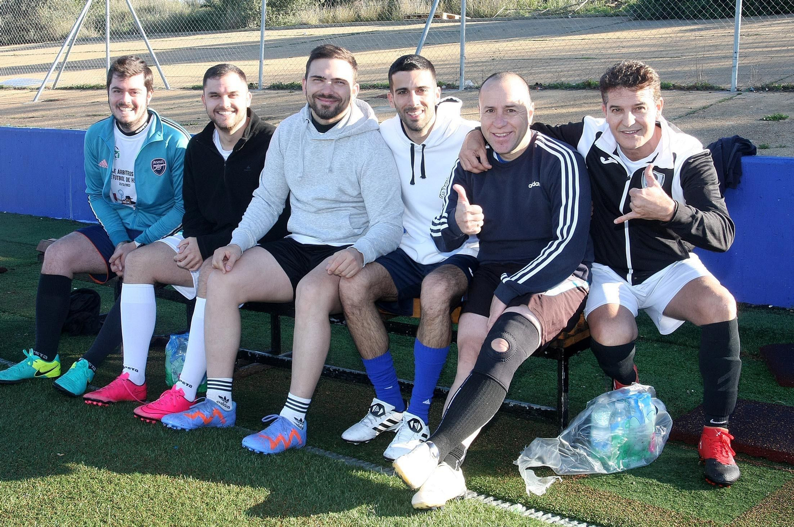 Imágenes del partido homenaje a los árbitros históricos de fútbol de Huelva