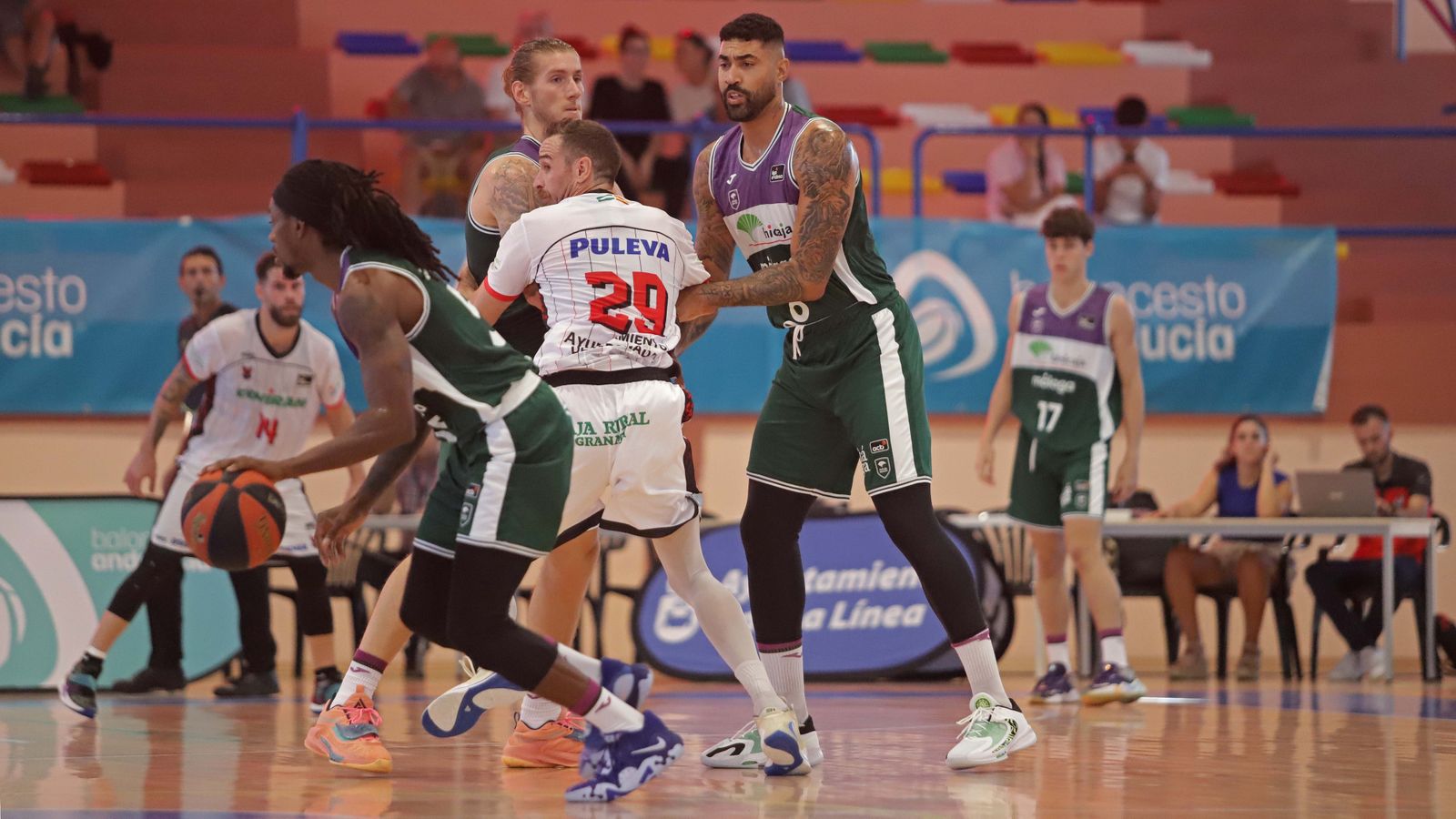 Las mejores fotos del Unicaja - Covirán Granada en La Línea