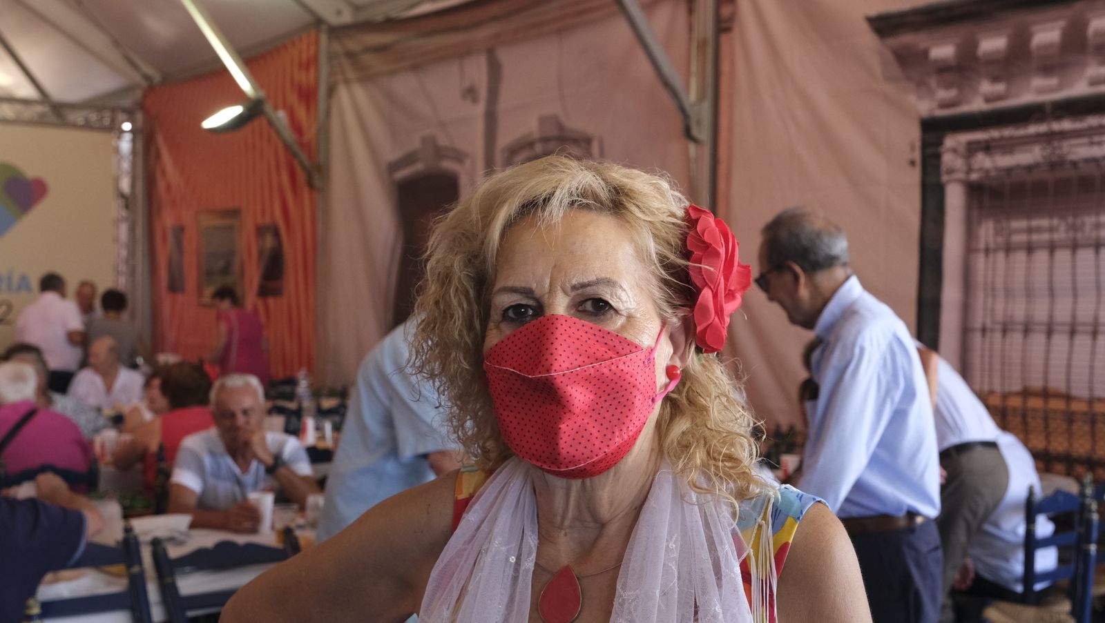 Imágenes de la comida homenaje a los mayores en la Caseta Municipal de la Feria de Almería 2022