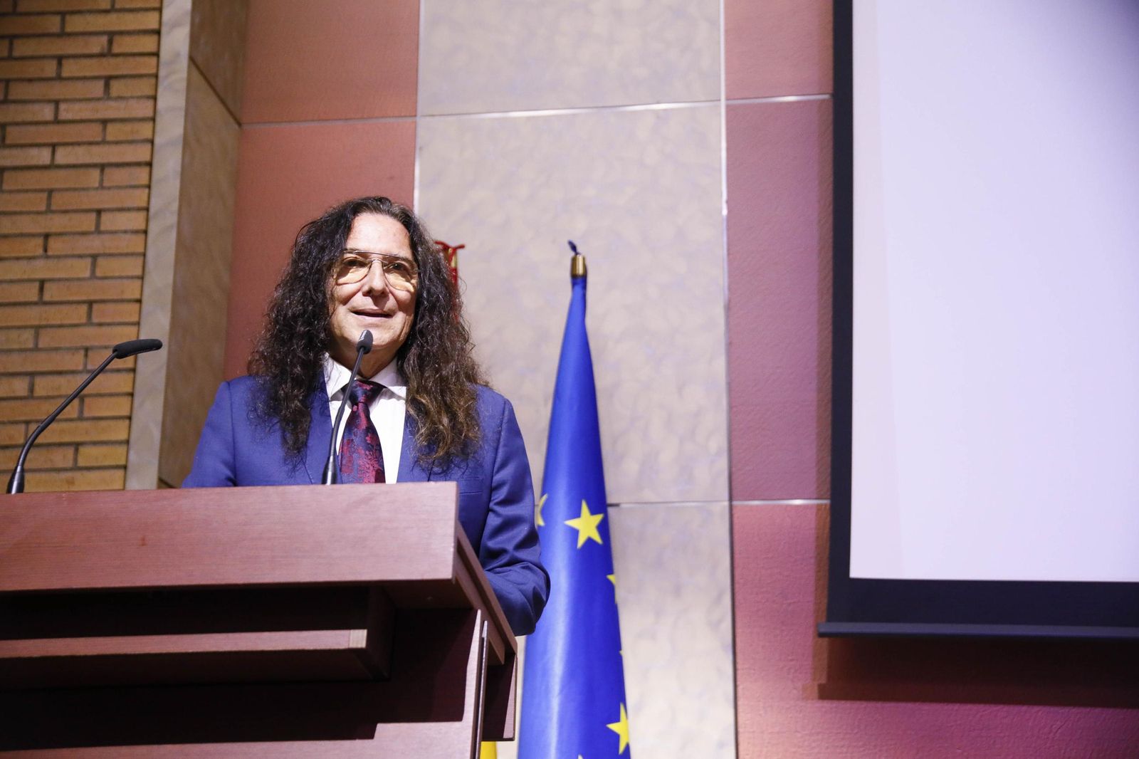 Las imágenes del acto de entrega de la Medalla de Oro a José Fernández Torres Tomatito, en la Universidad de Almería