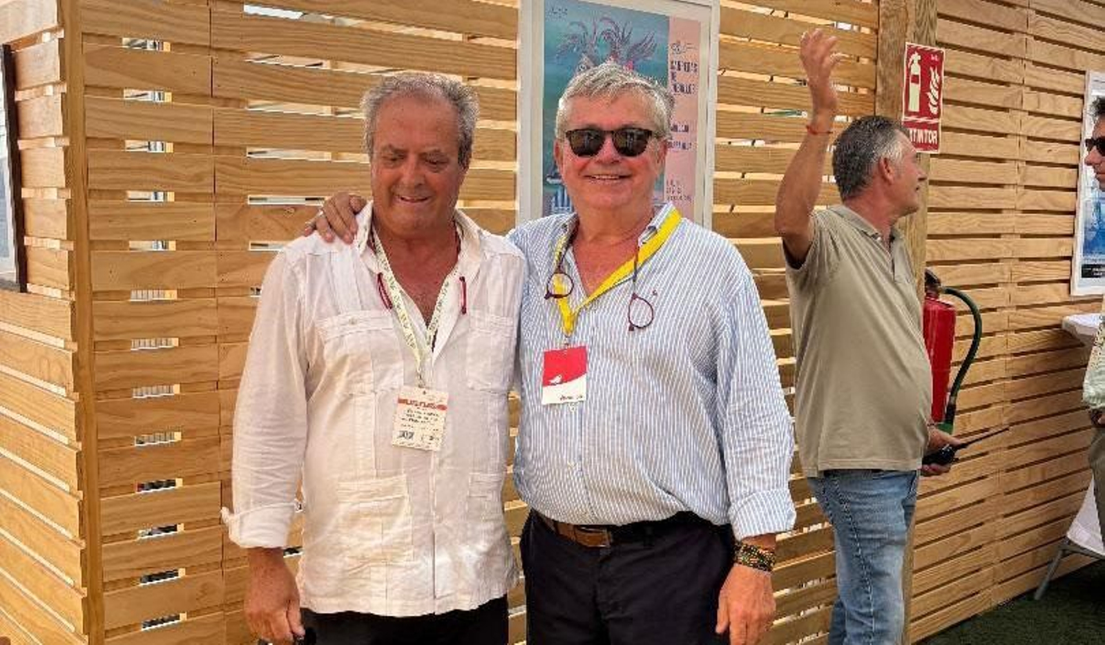 El presidente de la Real Sociedad de Carreras de Caballos de Sanlúcar de Barrameda, Rafael Hidalgo García de Velasco, con Eduardo Rodríguez.