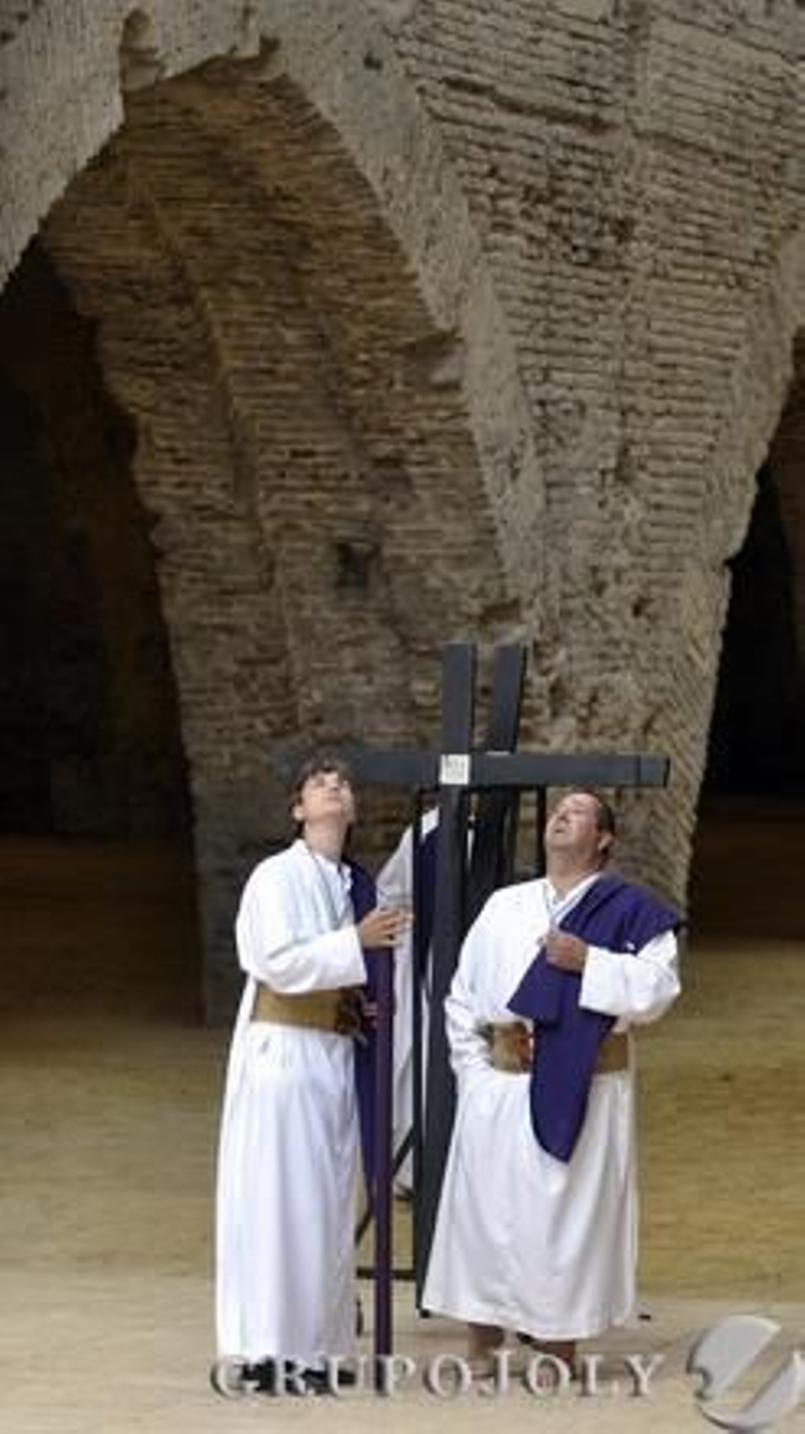 Llantos y desolación en el interior de la Capilla del Rosario de la Hermandad de Las Aguas.

Foto: Manuel Gomez