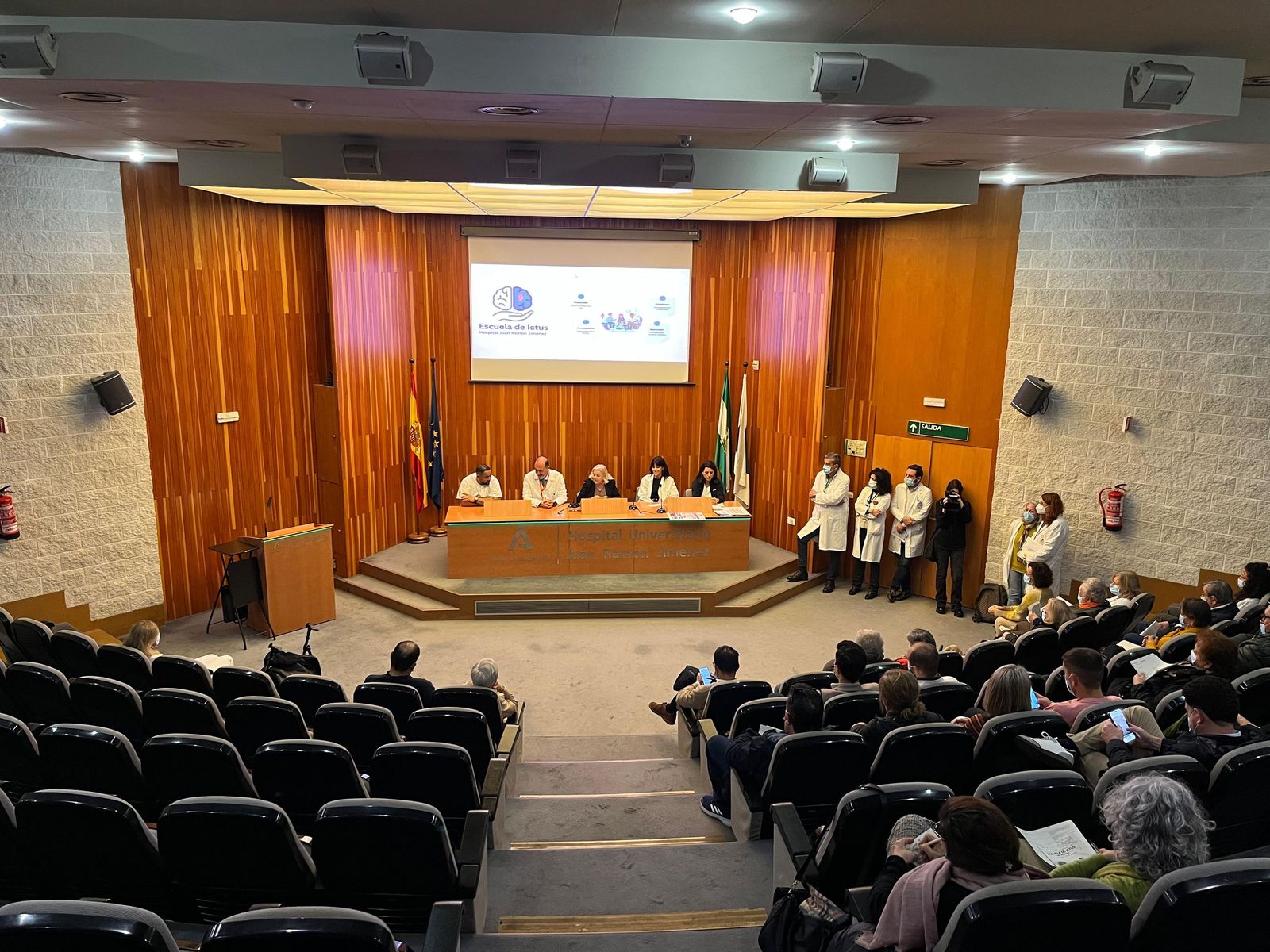 Fotografías de la presentación en el Hospital Juan Ramón Jiménez de la nueva escuela de ictus