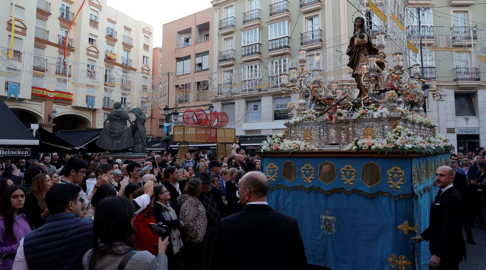 La Inmaculada, en la Plaza de la Iglesia.
